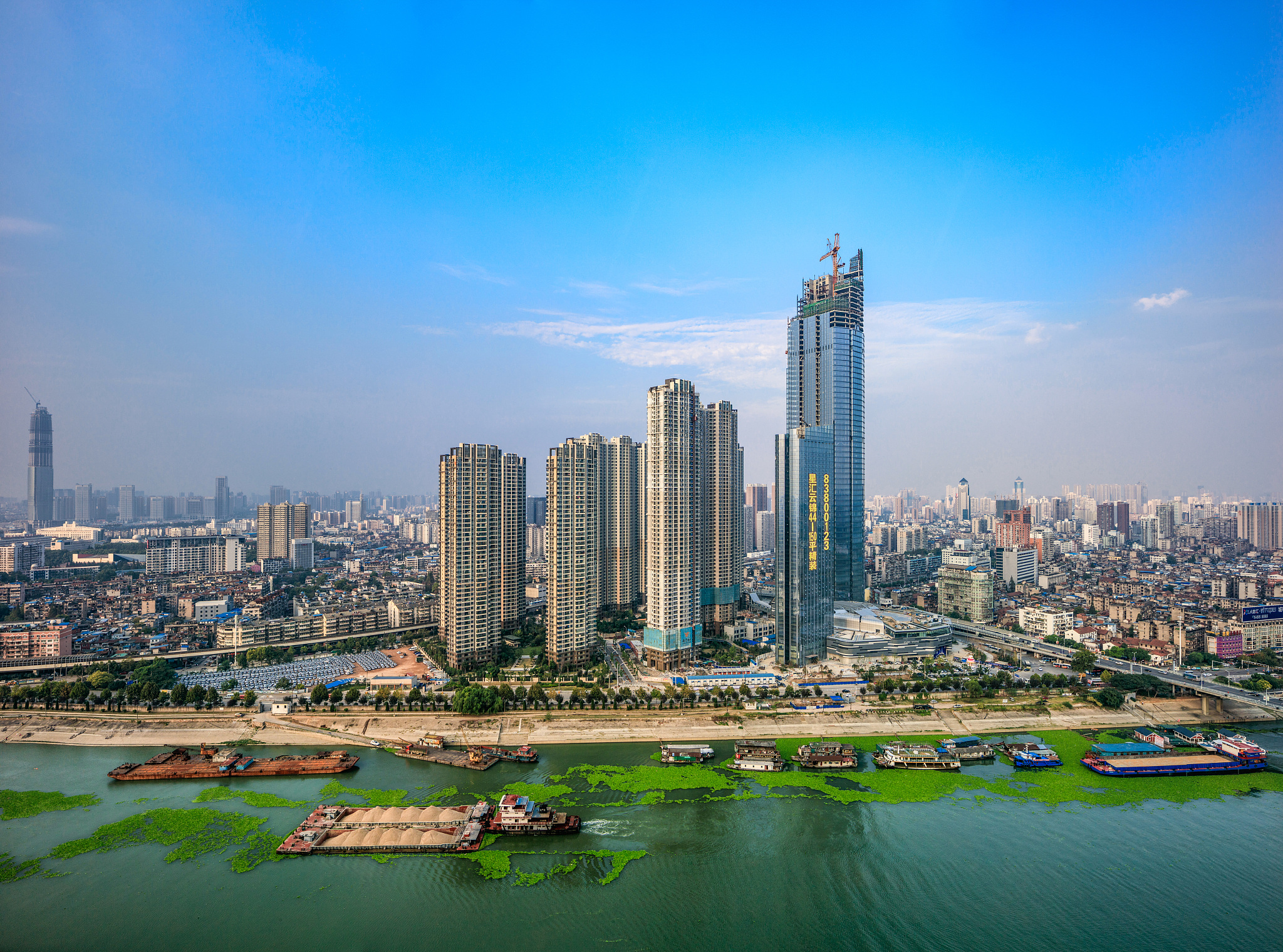 武汉建筑分公司优势：地理位置、市场潜力、人才资源、政策支持和产业链