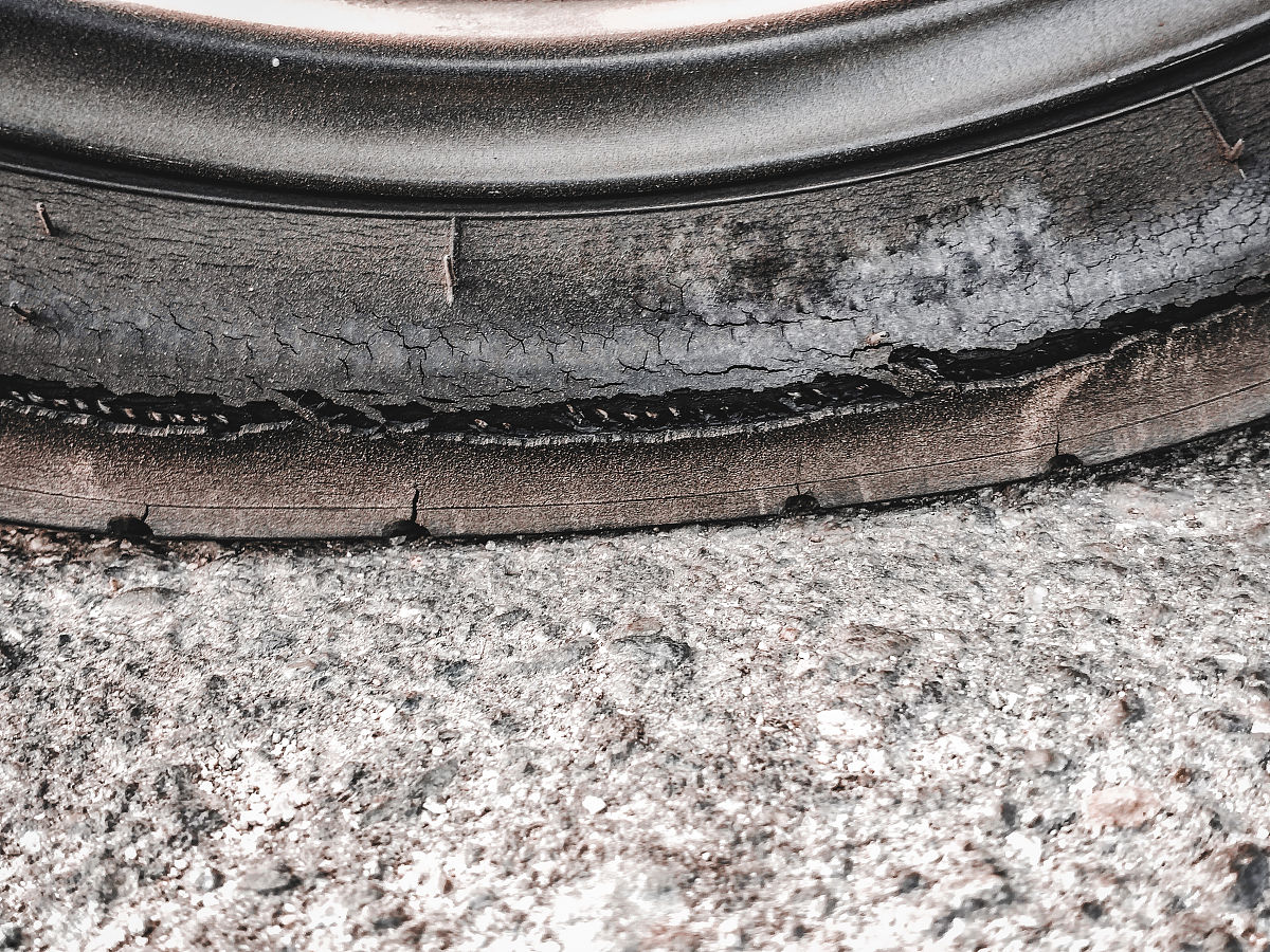 轮胎内钢帘线粘合层腐蚀机理