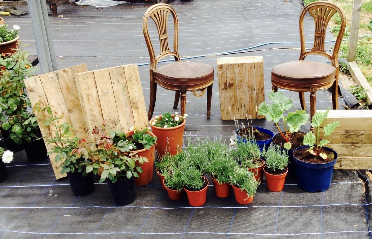 Wooden Wagon Planter: Stylish & Functional for Your Garden
