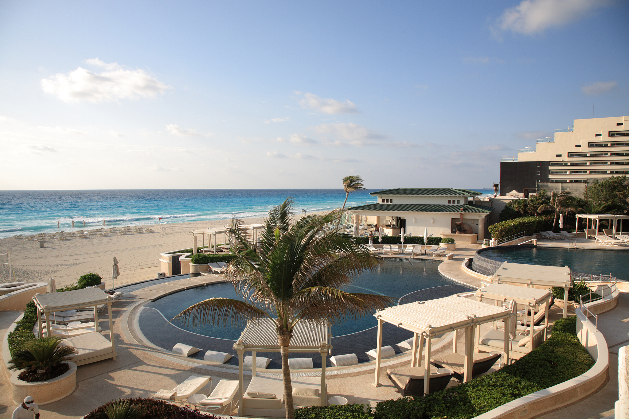 写一个以缅甸诈骗人去缅甸搞诈骗的剧本