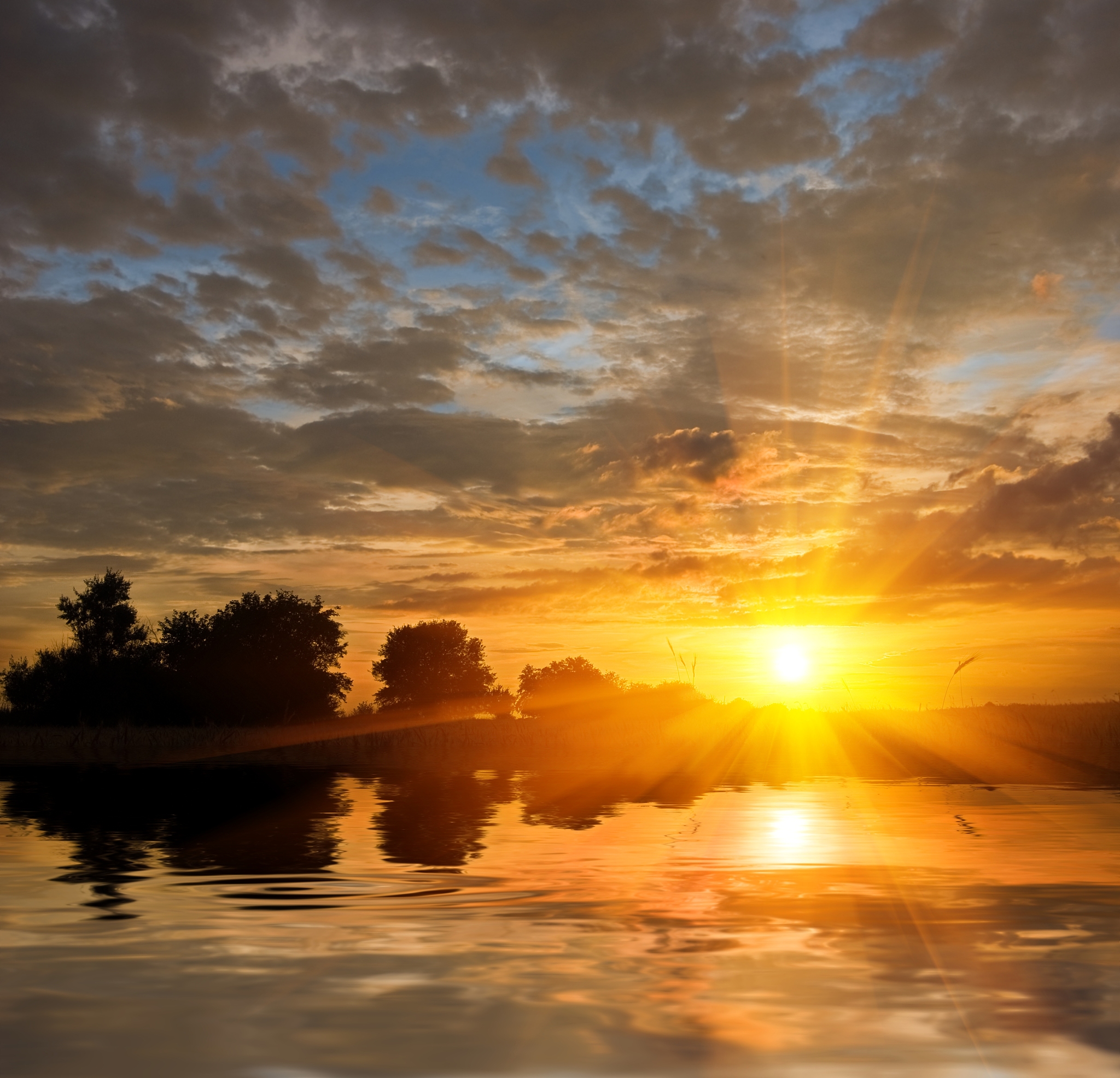 写一篇拍摄自然风光的秘诀：光线、构图和色彩