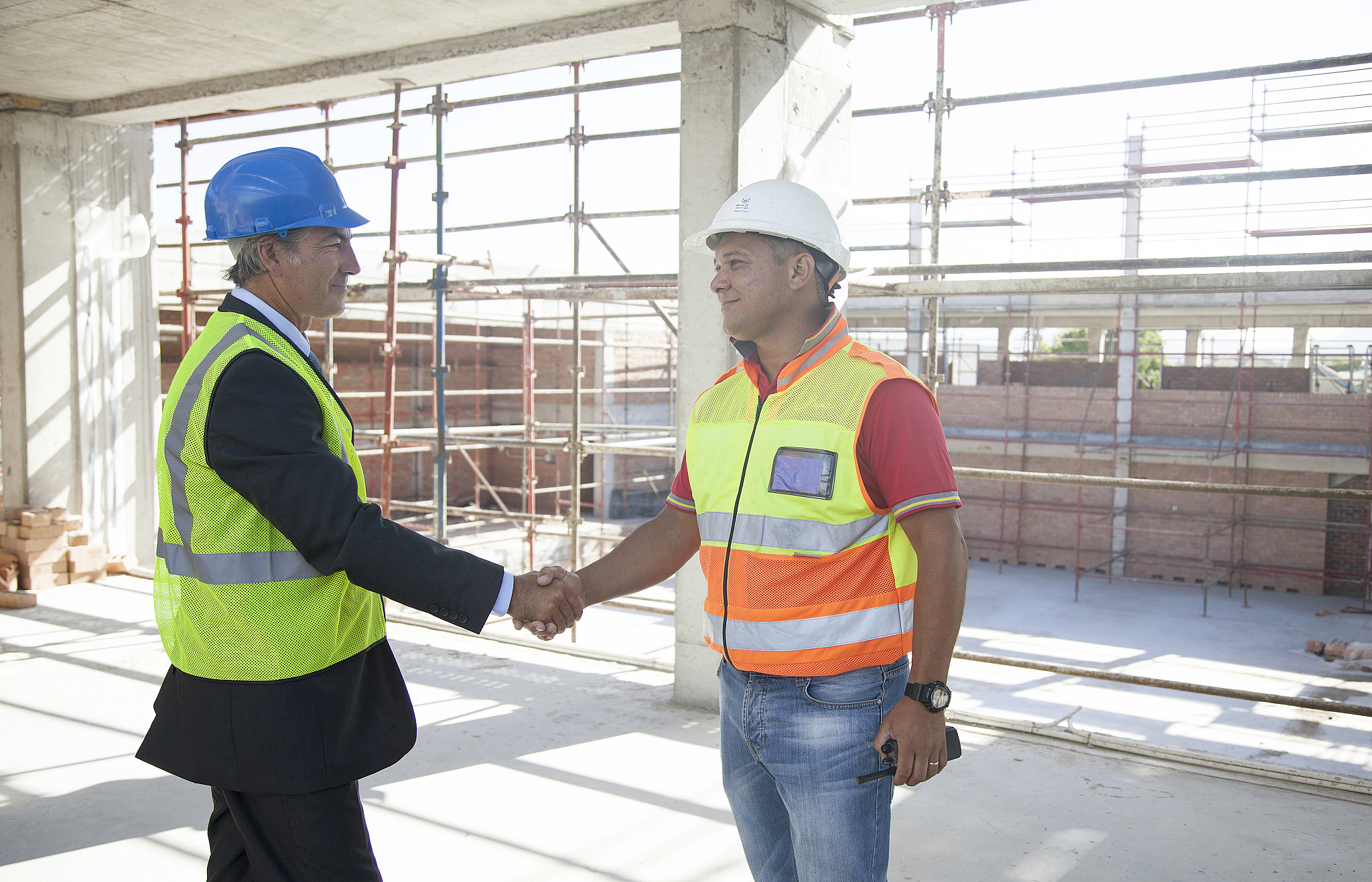 builder and client on construction site