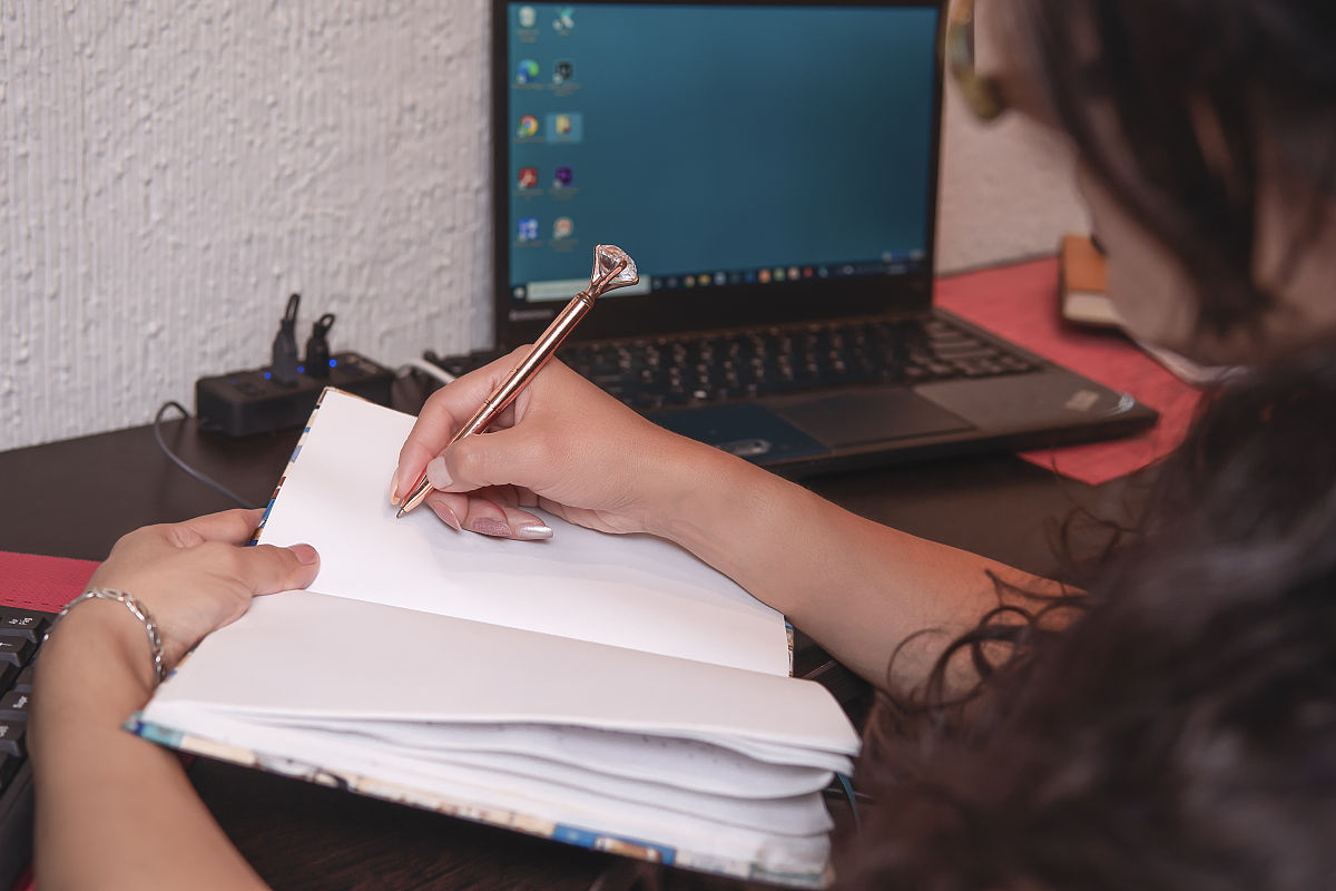 仿写诗歌《这些事》：永不磨灭的回忆、情感与美好