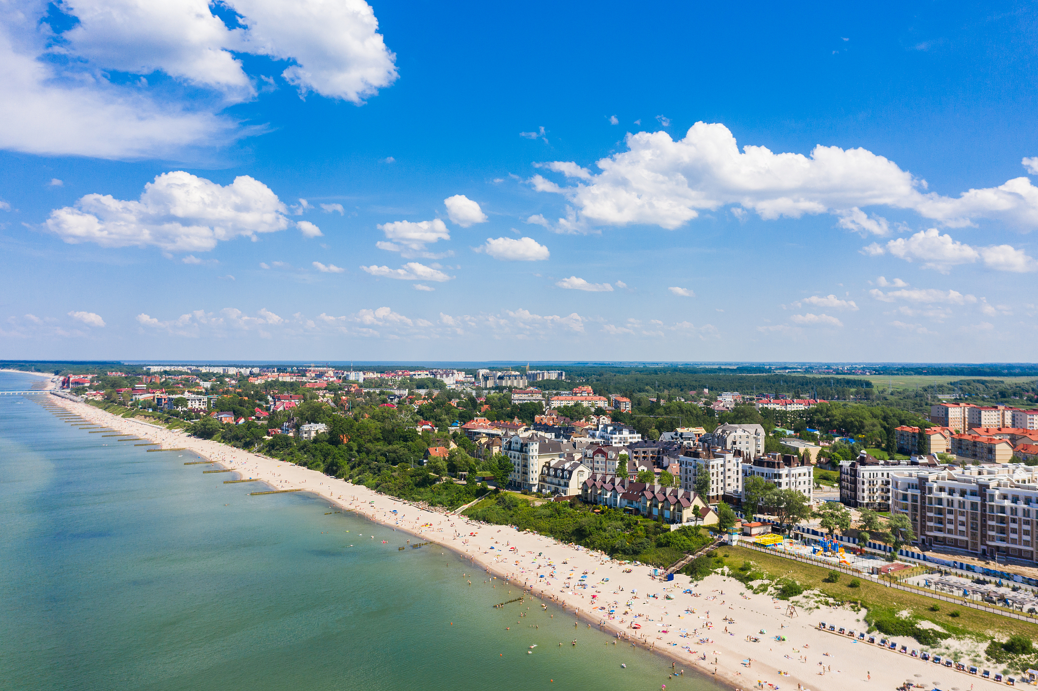 aerial: the beach of zelenogradsk