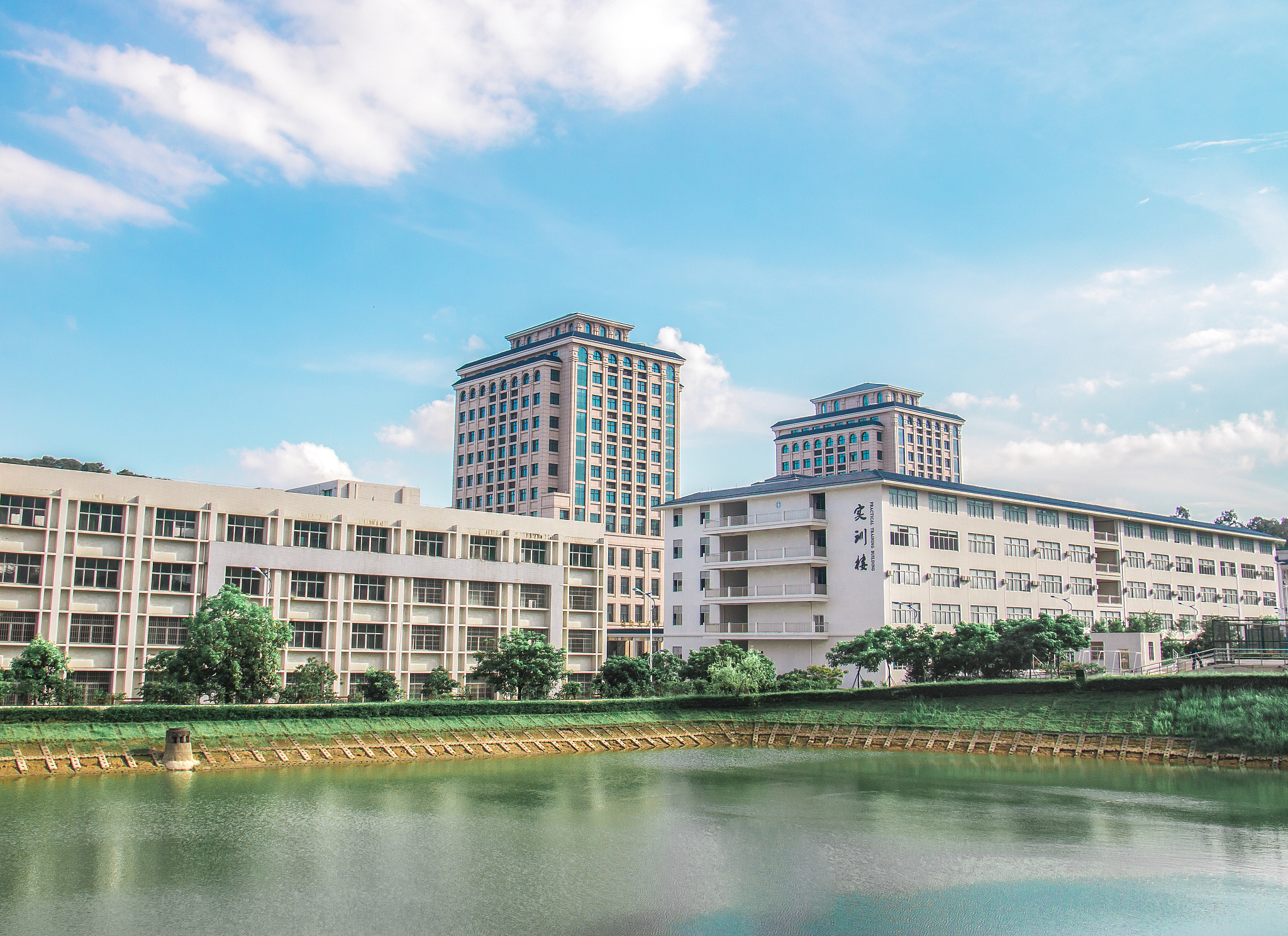 广西适合男生报考的医学院校推荐 - 2022年最新指南