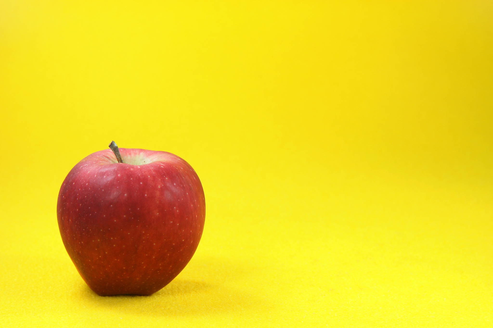 red apple