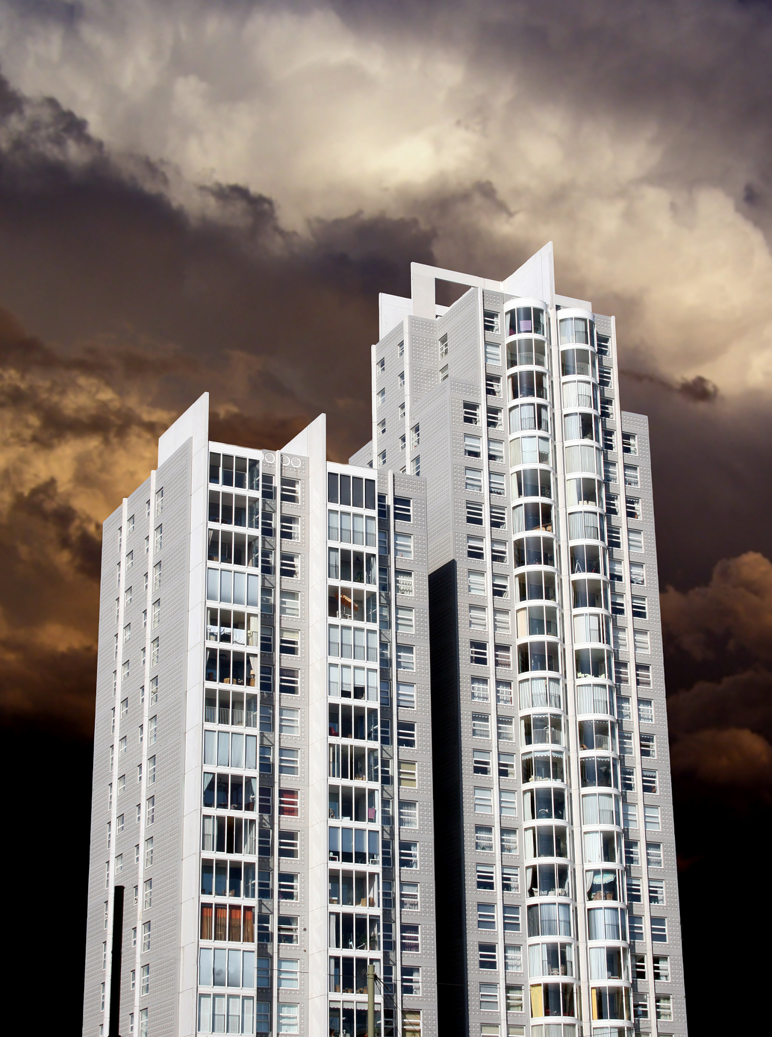 建筑高度超过24米（住宅27米）属于什么类型？