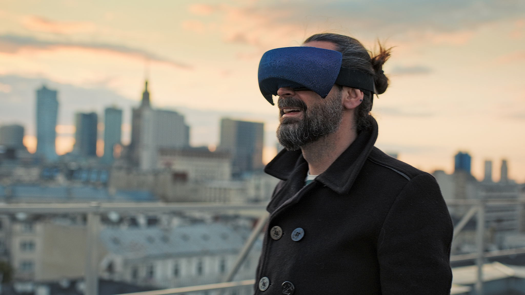 man exploring virtual world on the rooftop. world during pandemi