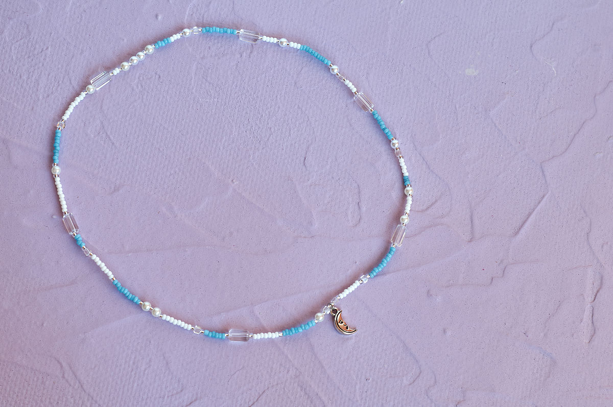 请帮我把以下文字翻译成中文：The Chunky Link Bracelet is an exclusive handmade bracelet The bracelet defines a statement piece but can also be paired with other pieces from our lineup or paired with a second Chunky