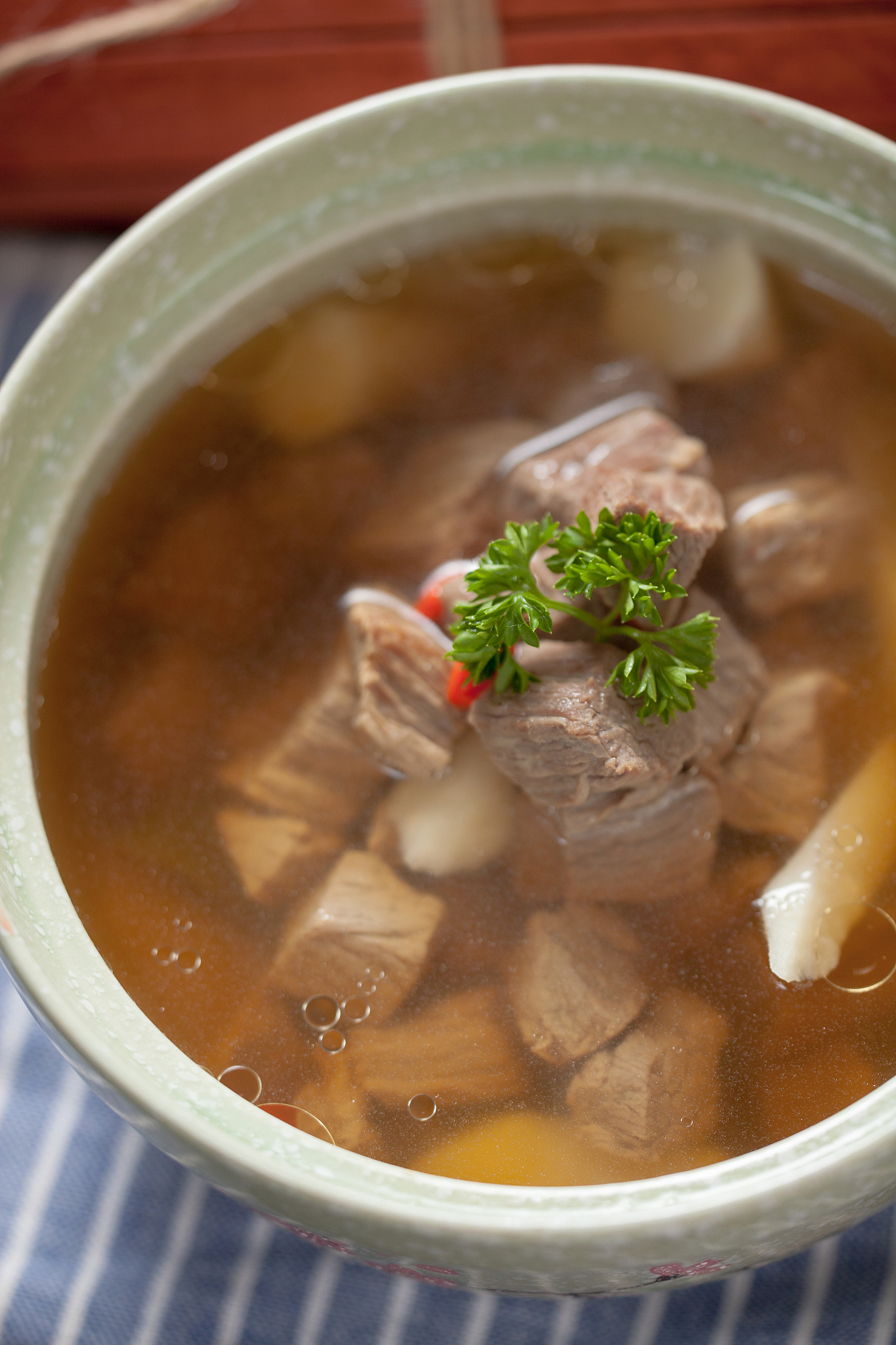 请帮我写1篇650字的博客文章主题是：牛肉汤怎么做好吃