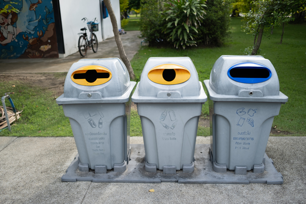 户外分类高档垃圾桶独特造型显魅力风采城市角落中默默贡献济南创高研发创新设计制造致力于专注用心打造高品质品牌匠心工艺打造户外环保城市环境的文案