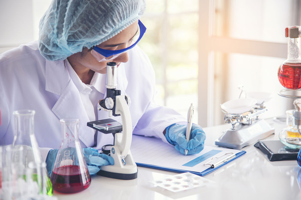 医学检验工资及工作内容详解：从薪资到职责全解析