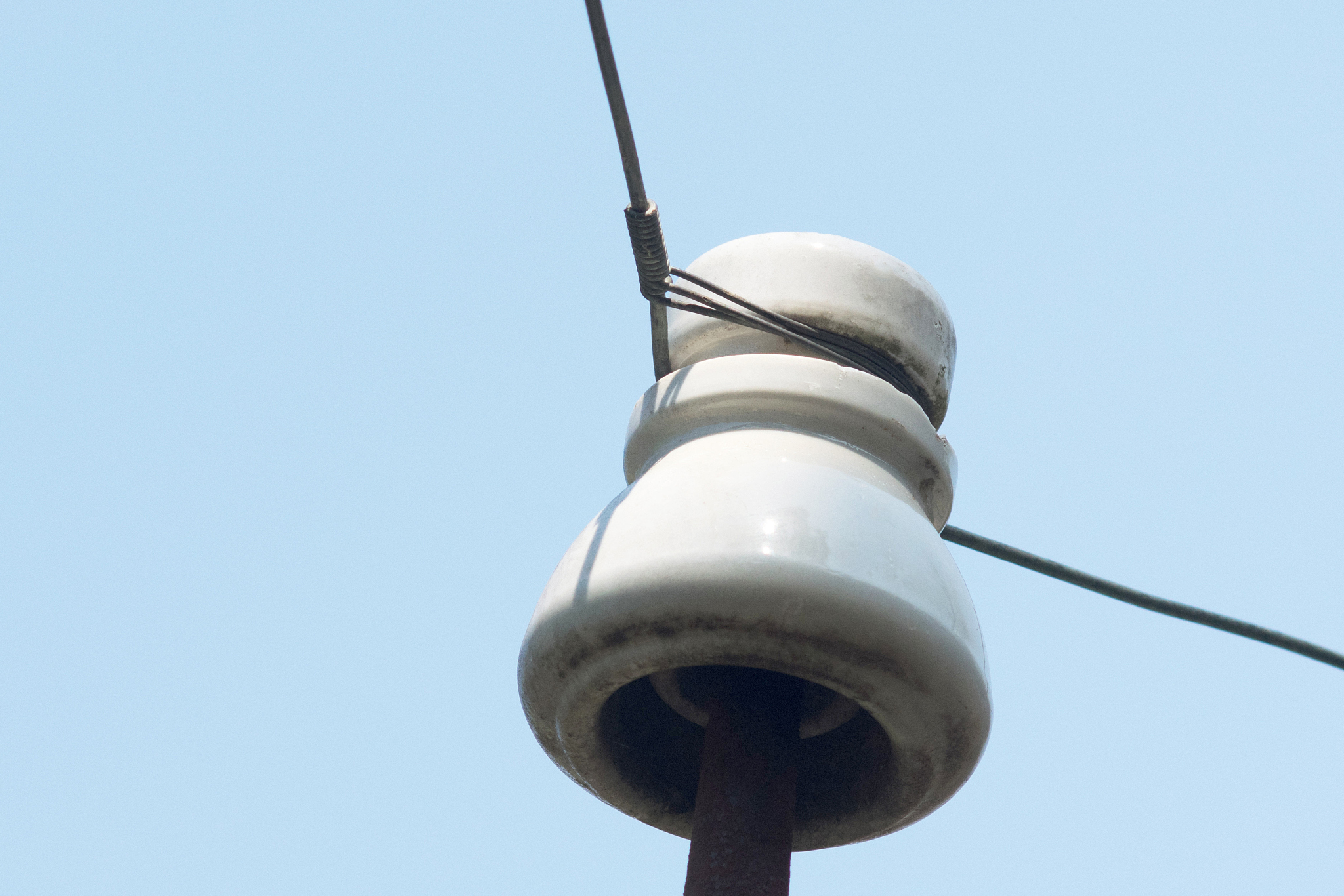 ceramic insulators for power lines