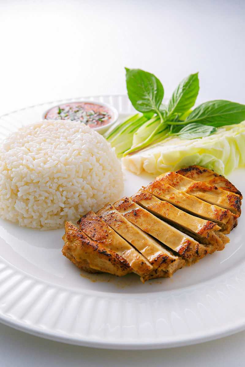 蜜汁烤鸡扒饭 - 口感鲜嫩，酱汁香甜！