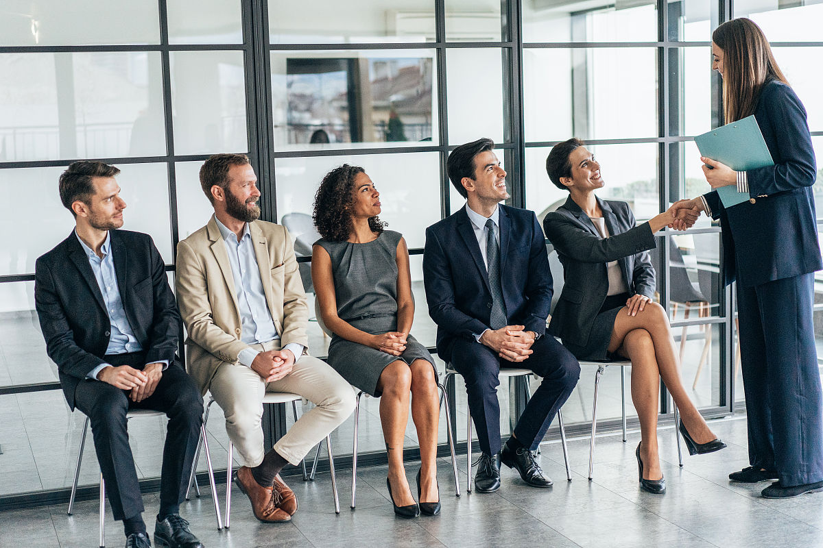 首先需要了解人力资源管理系统的定义、特征和其在企业中的应用价值接着对人力资源管理系统的开发与设计展开深入分析。除此之外本文还介绍了人力资源管理系统中常用的功能模块换句话说