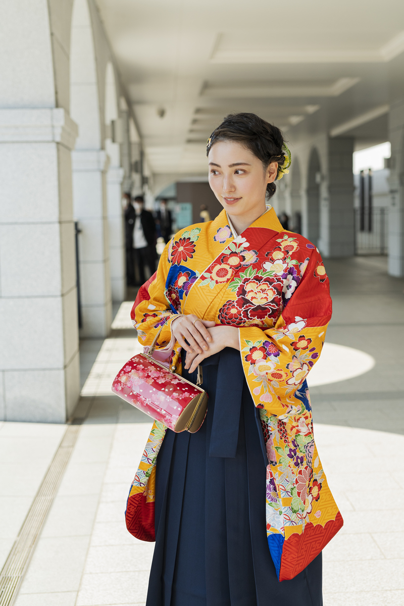 烟花大会和服少女：优雅与浪漫的完美结合