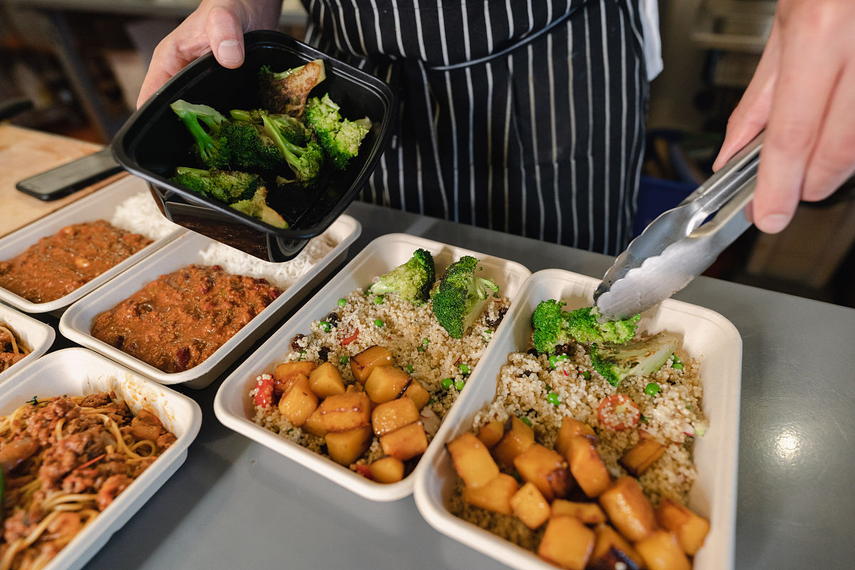 预制菜拯救忙碌生活：四角色剧本揭秘健康饮食新选择