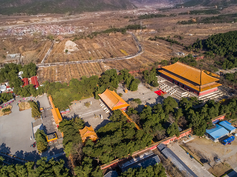 探秘明十三陵：穿越历史长河，感受帝王陵寝的庄严与辉煌