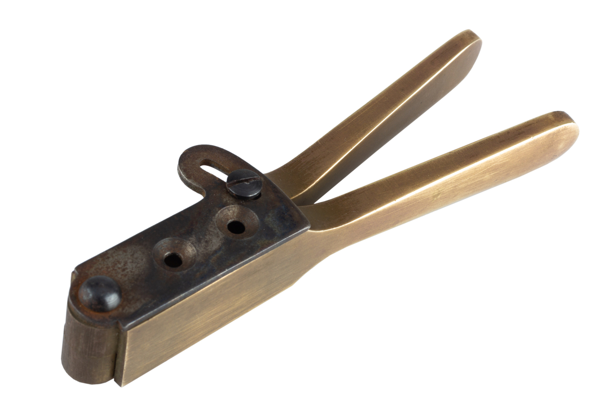 Handle Definition: Meaning, Usage, & Synonyms Explained