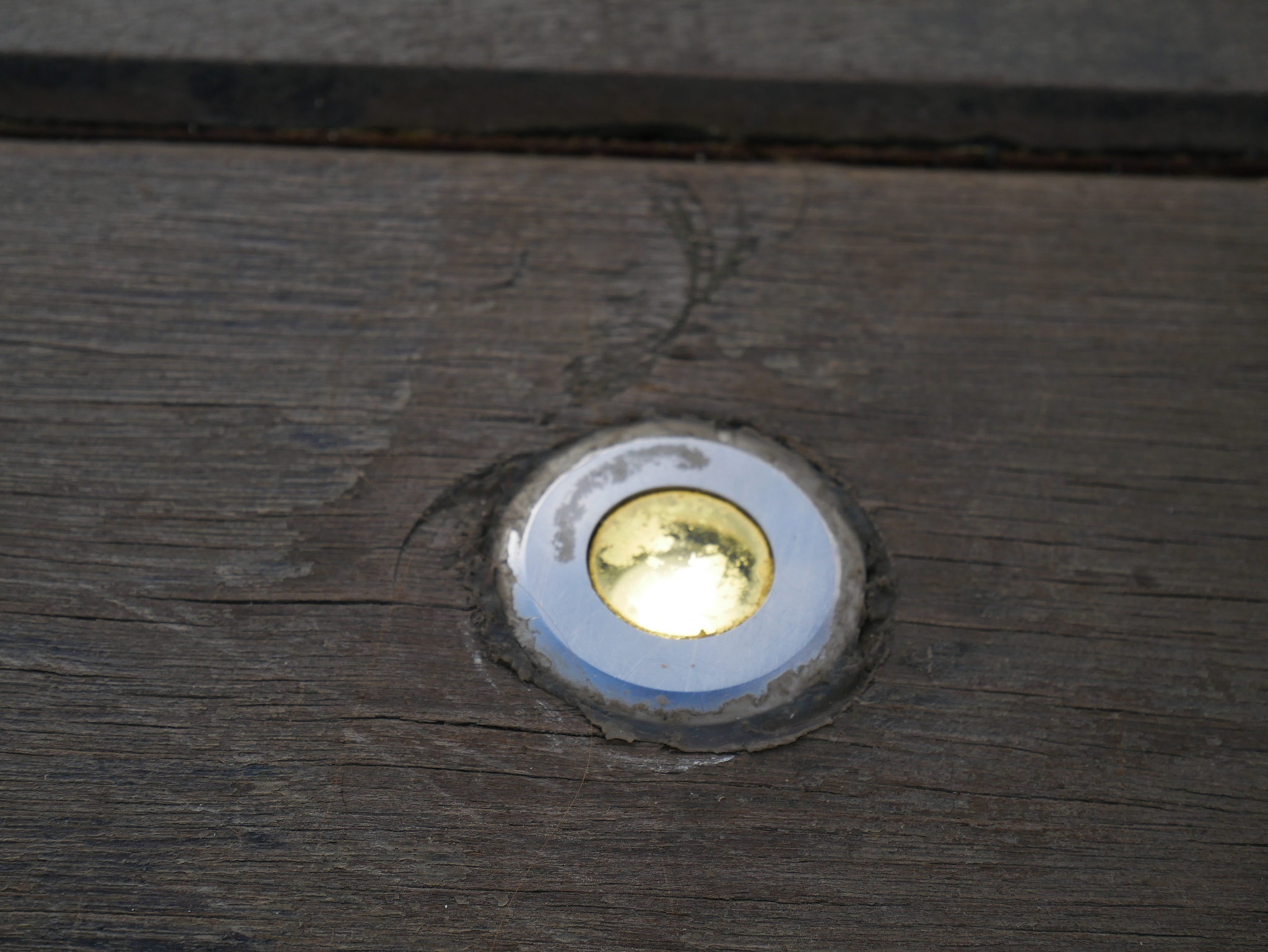 Uniform Pump Light Distribution in Crystal Rod with Reflector Slit