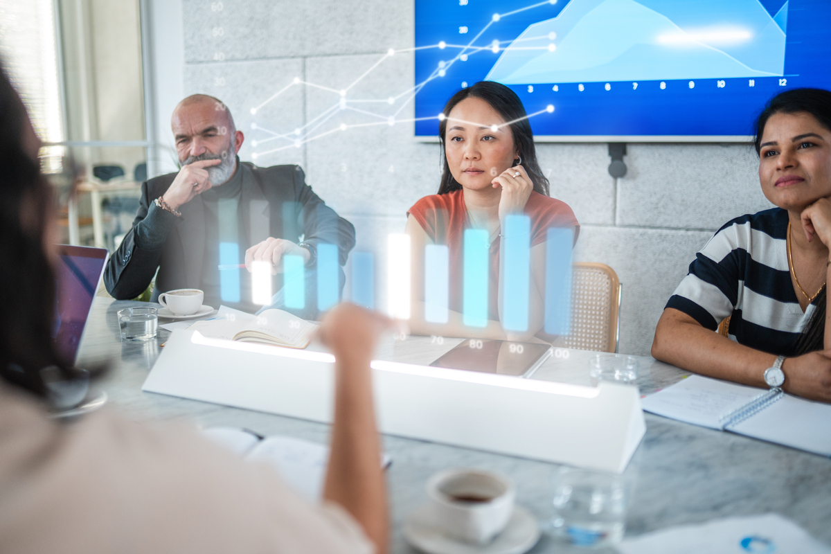 The Pros and Cons of Online Meetings: Balancing Collaboration and Efficiency