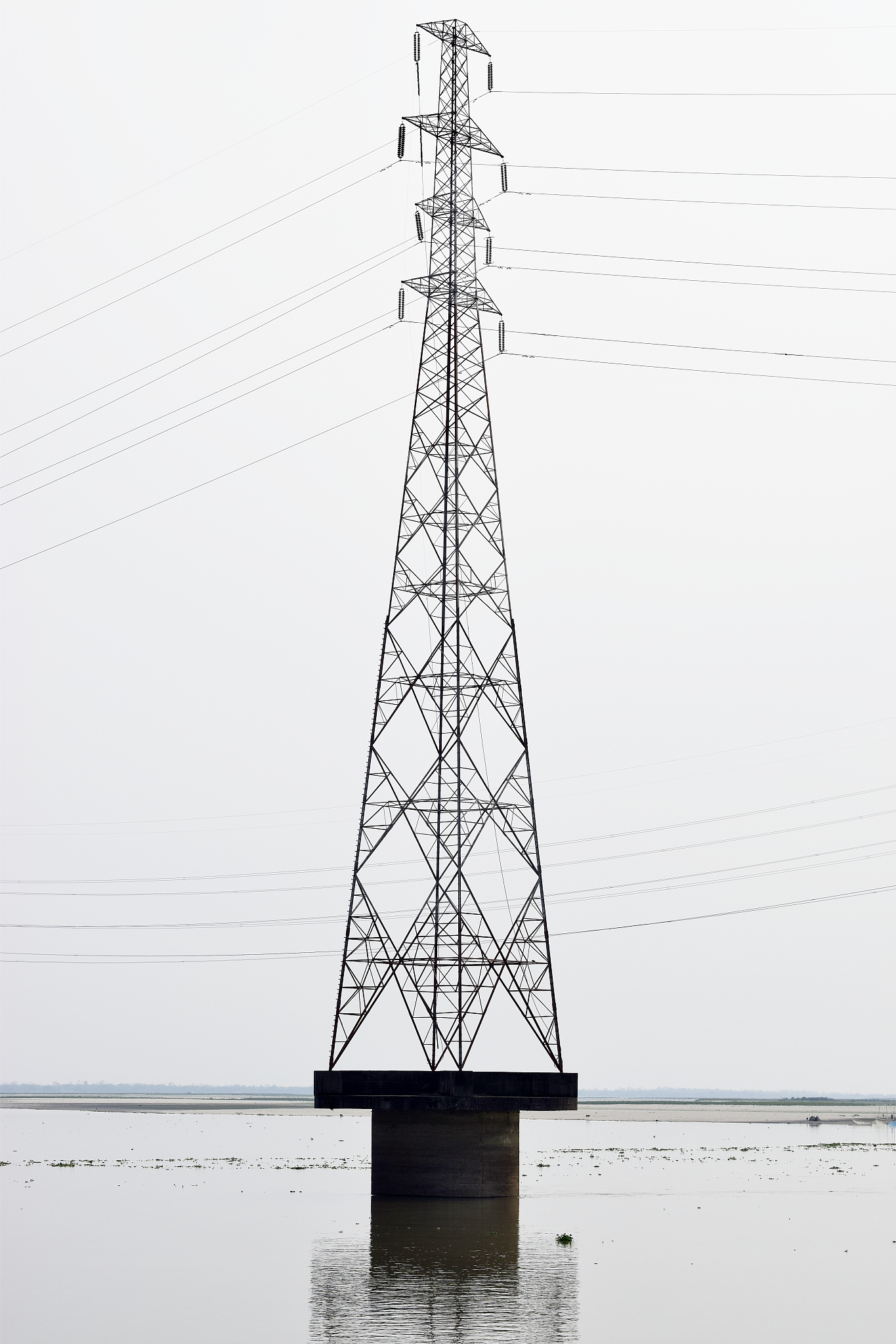 海上风电箱变升压至35kV，提高输电效率