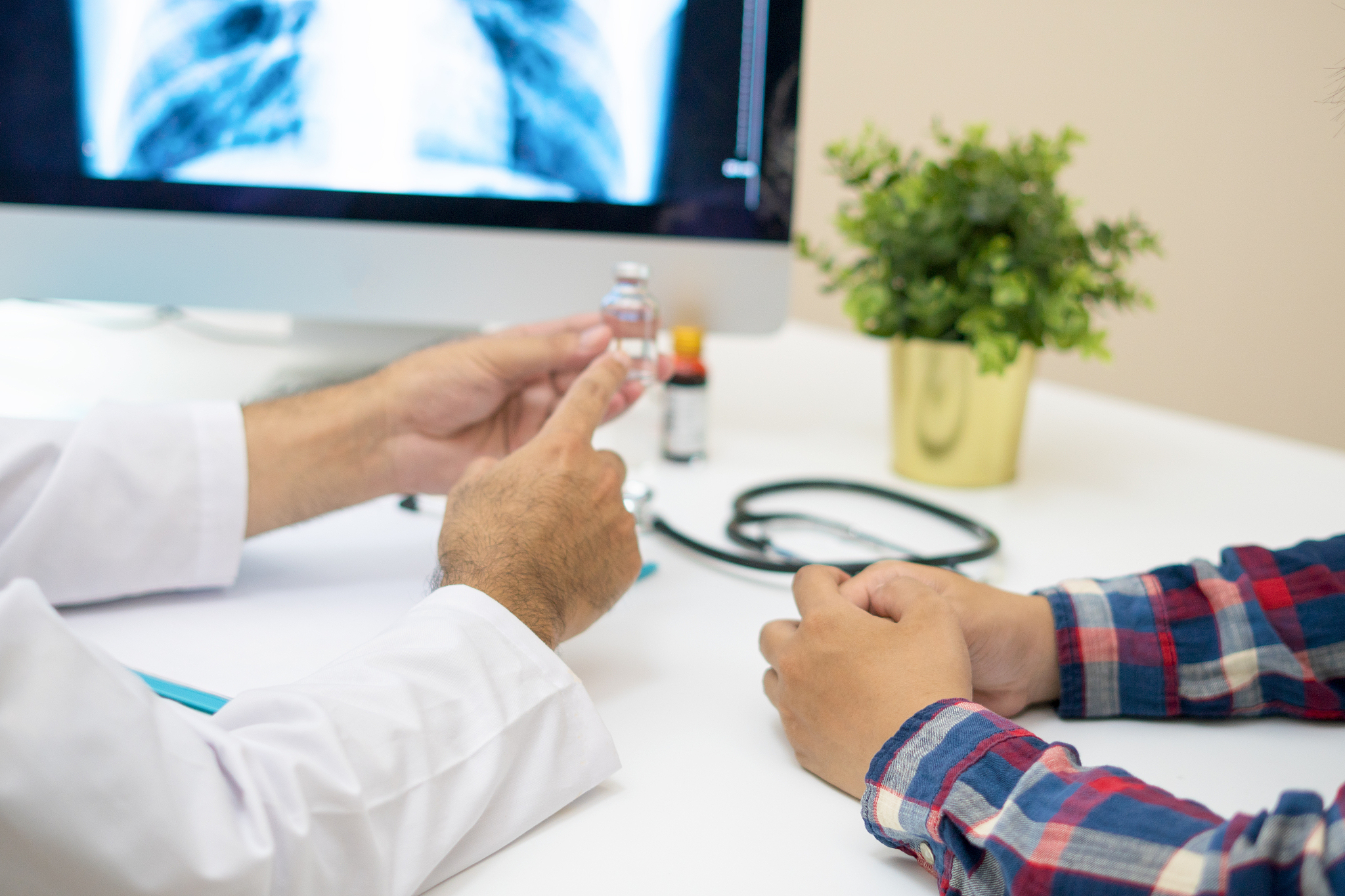 the doctor pointed to the medicine bottle to introduce and expla