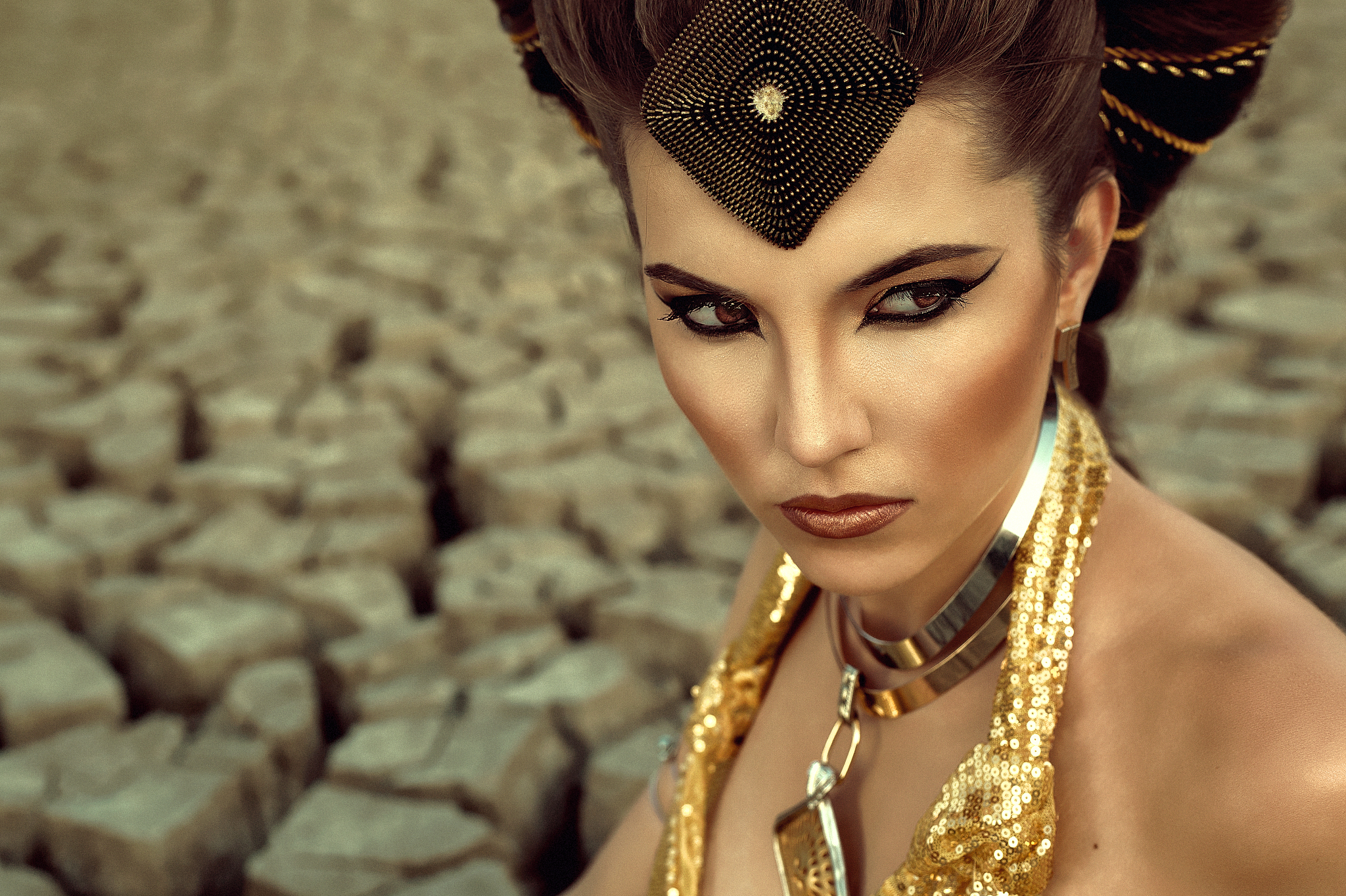 埃及艳后电影赏析：一个独立、勇敢、充满爱情的女王