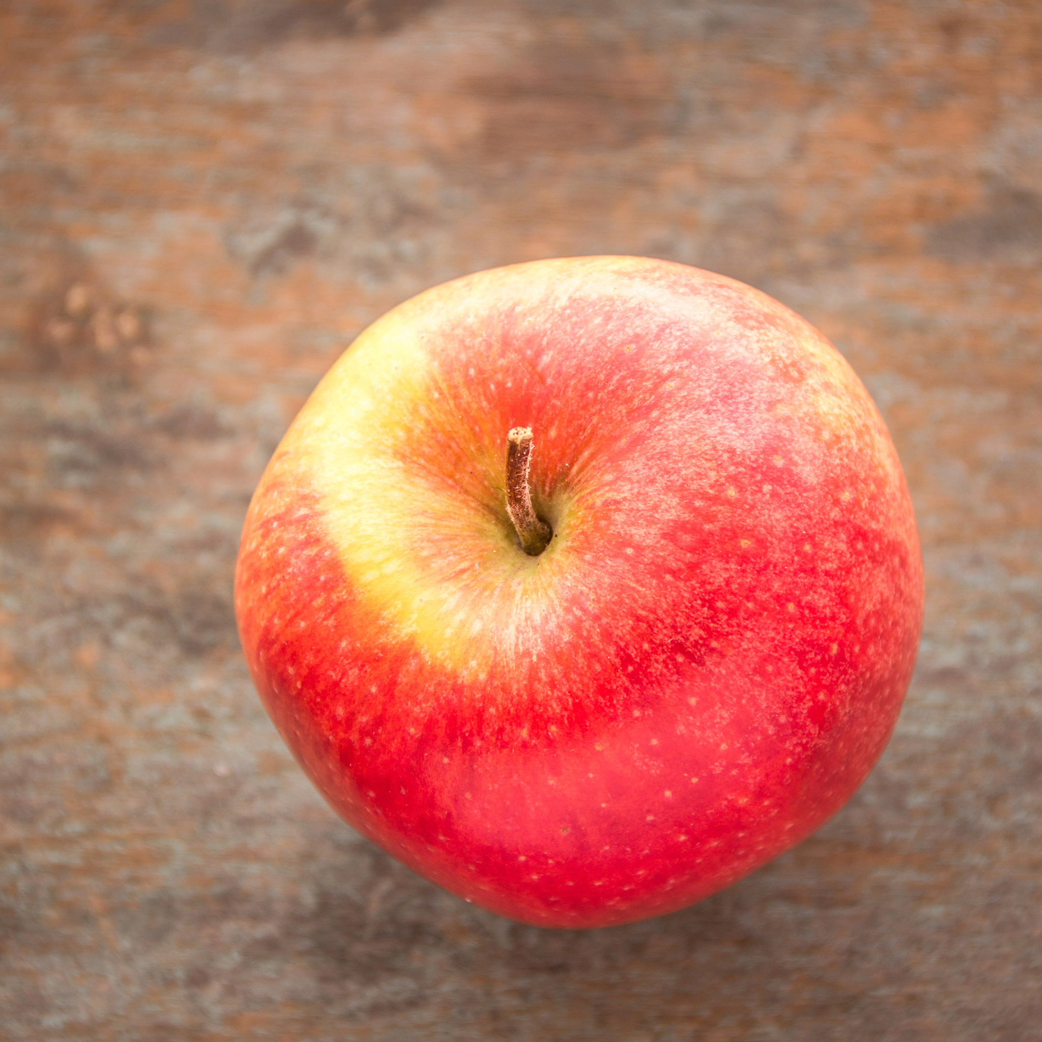 red apple