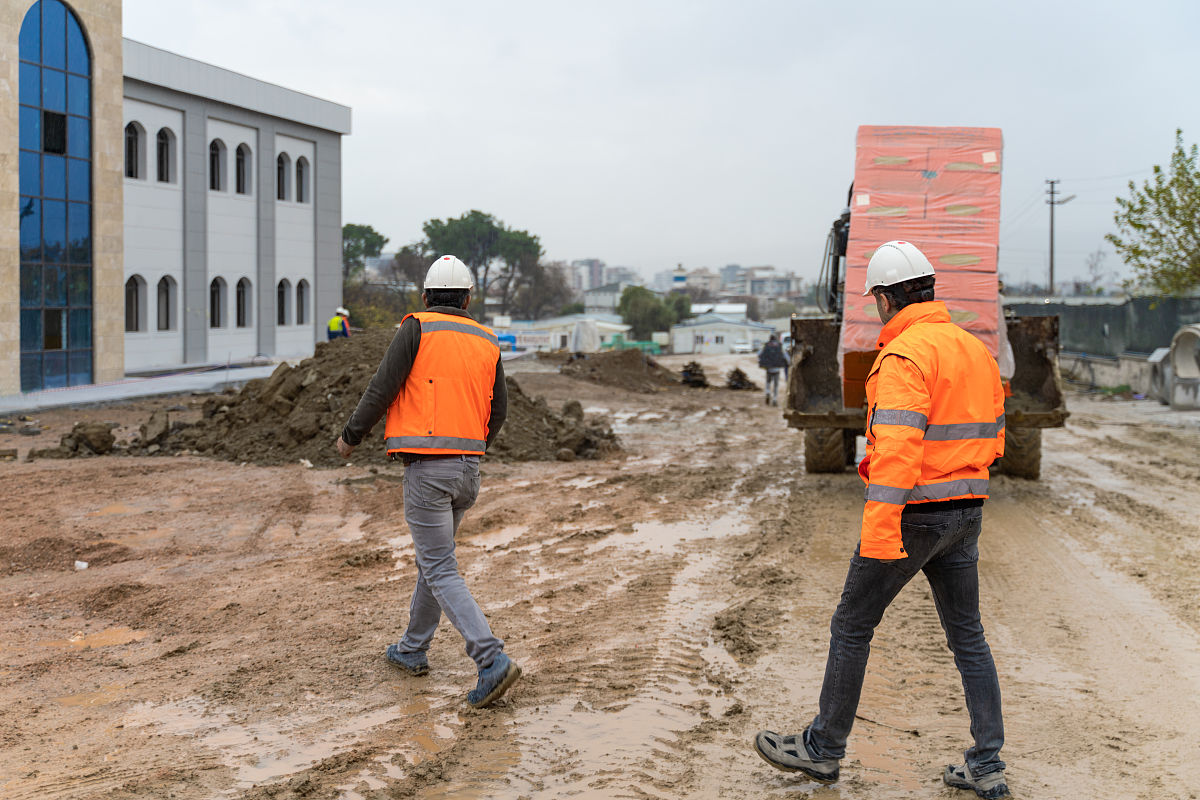 关于土木工程专业学生在西安市西丰路桥工程有限公司施工技术员岗位进行g211国道路基施工过程。
