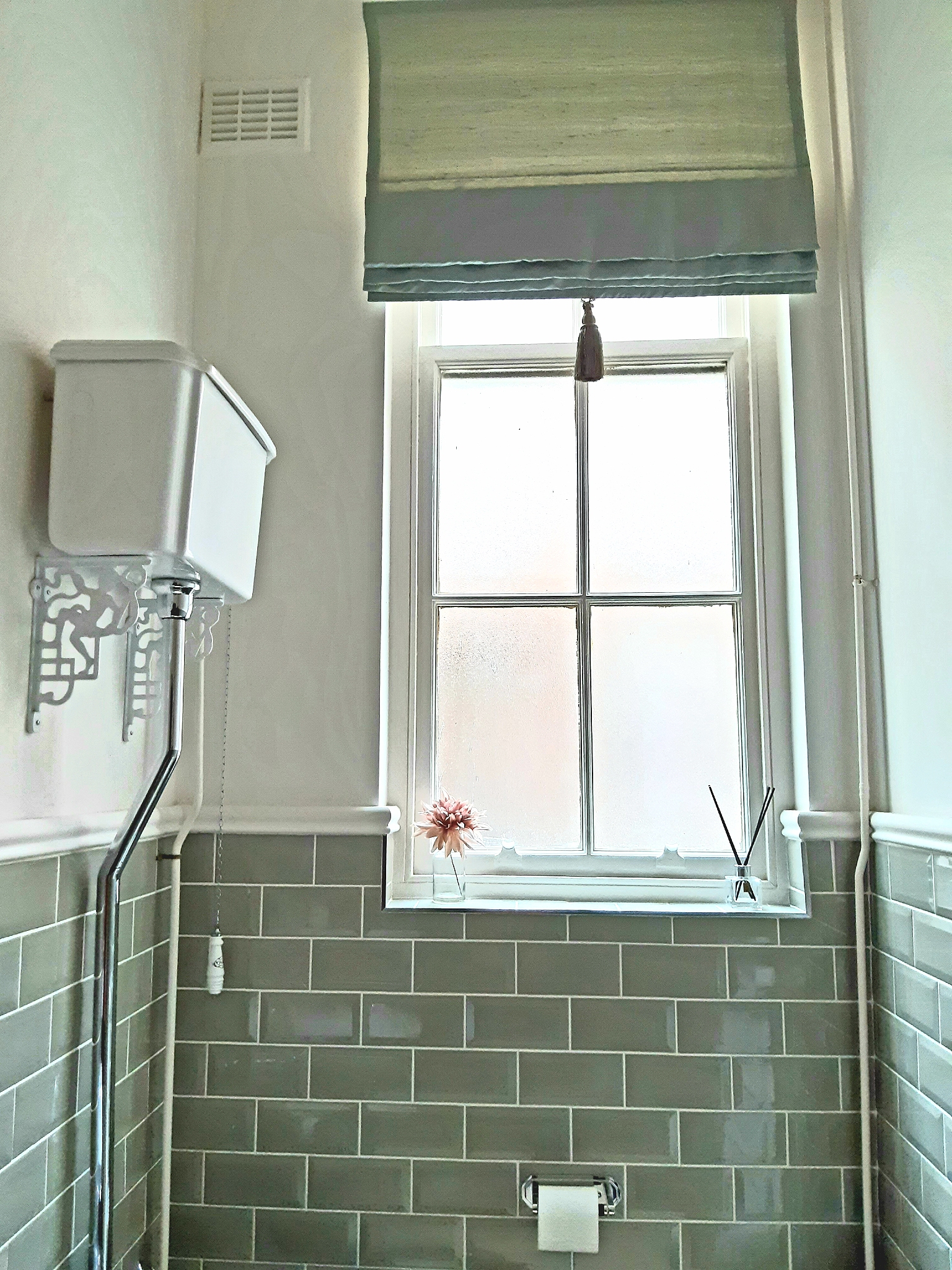 卧室窗户对着污水井好吗？