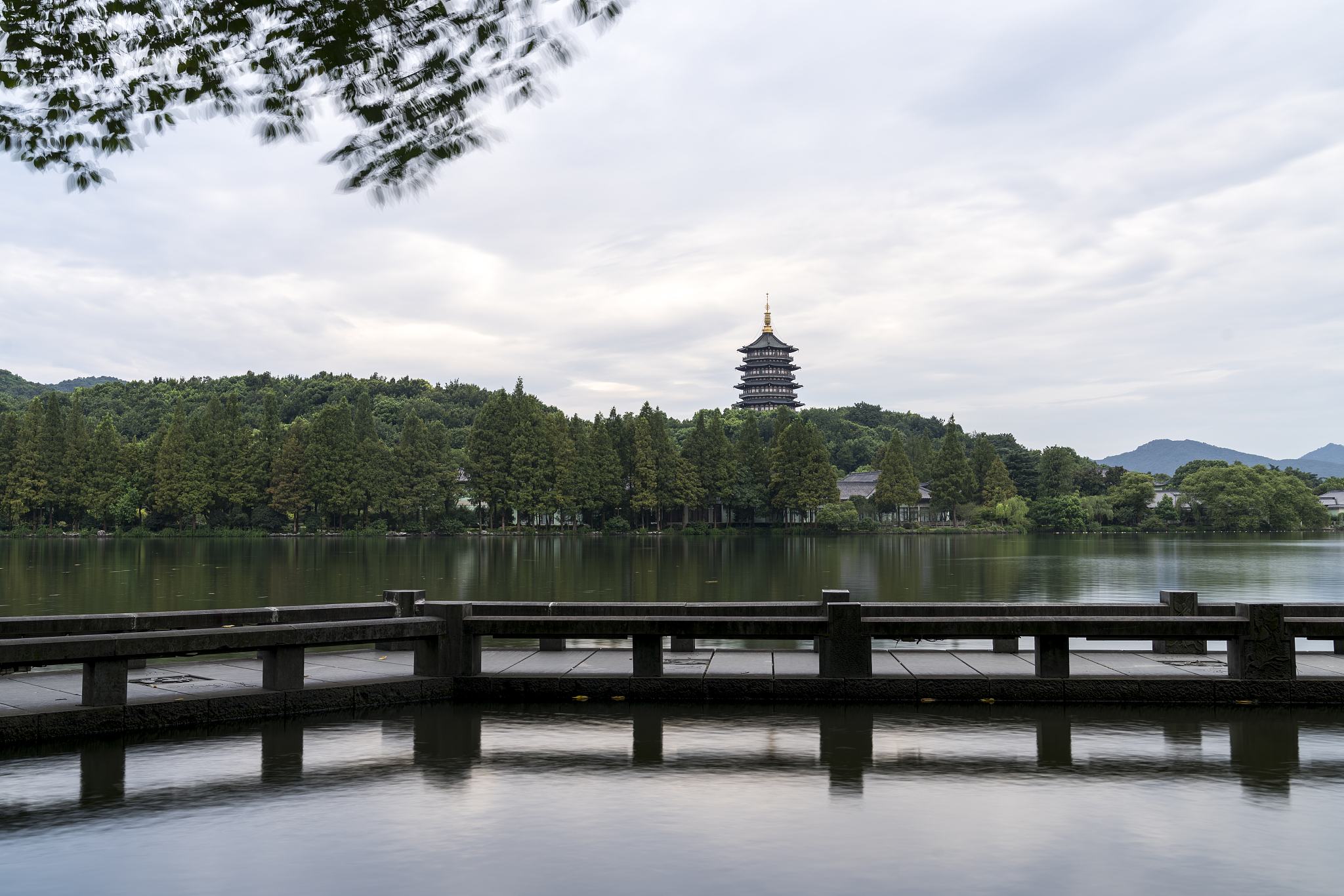 杭州的旅游景点及攻略200字说一下