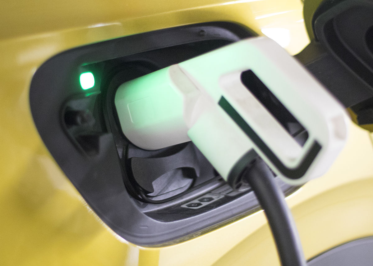 欧拉R1新能源汽车充电故障：预约时间到不充电，开门关门后才可充电