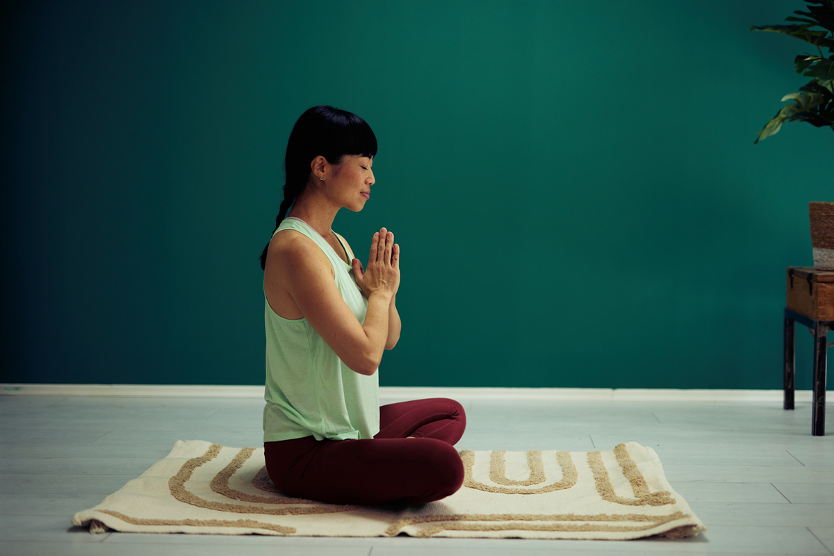 打坐双膝必须帖地吗