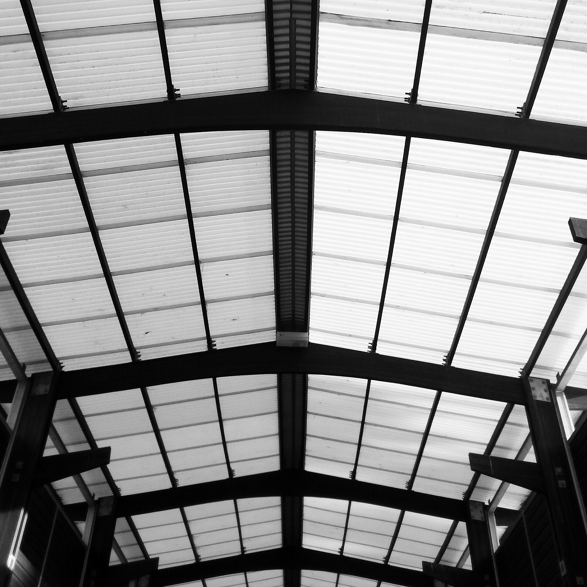 写一篇卢班通风讲解圆拱型电动采光排烟天窗的分类及优势