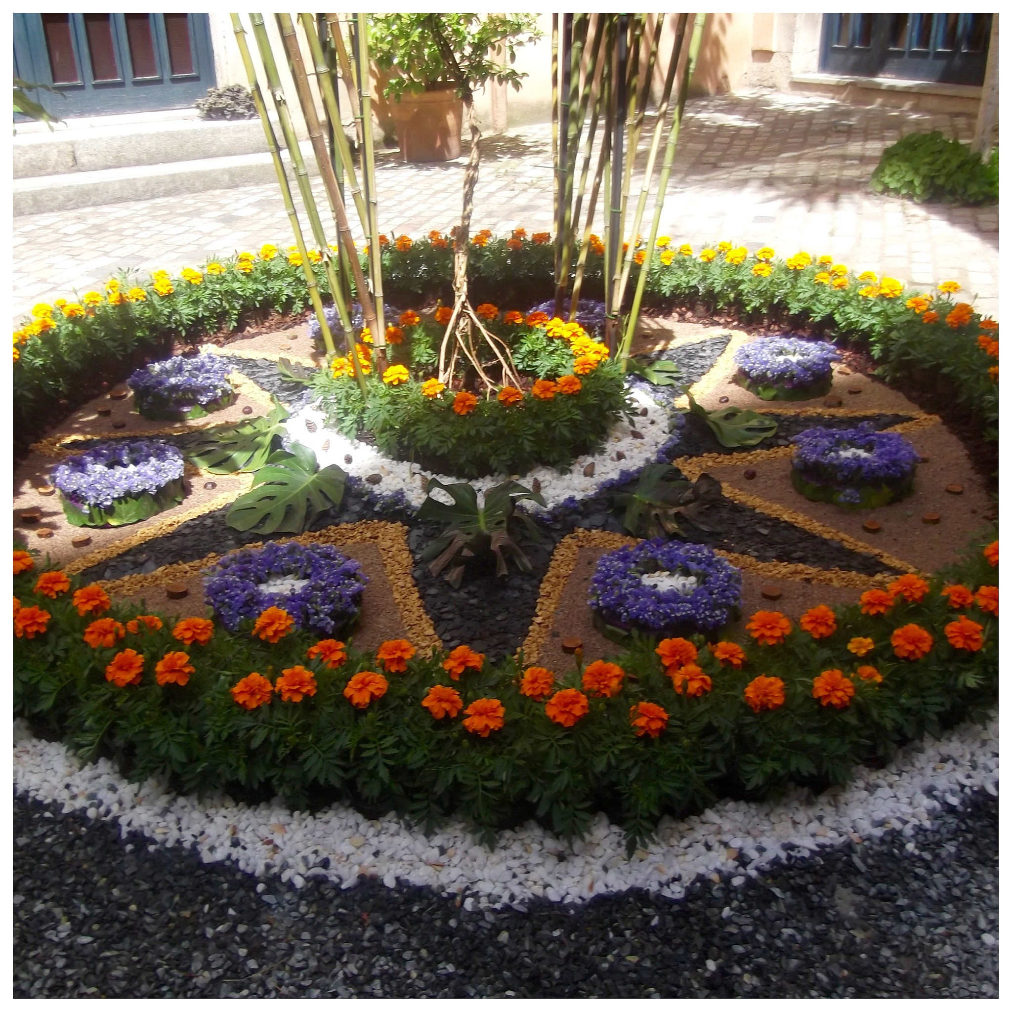 古镇花坛：景观点缀，文化展示