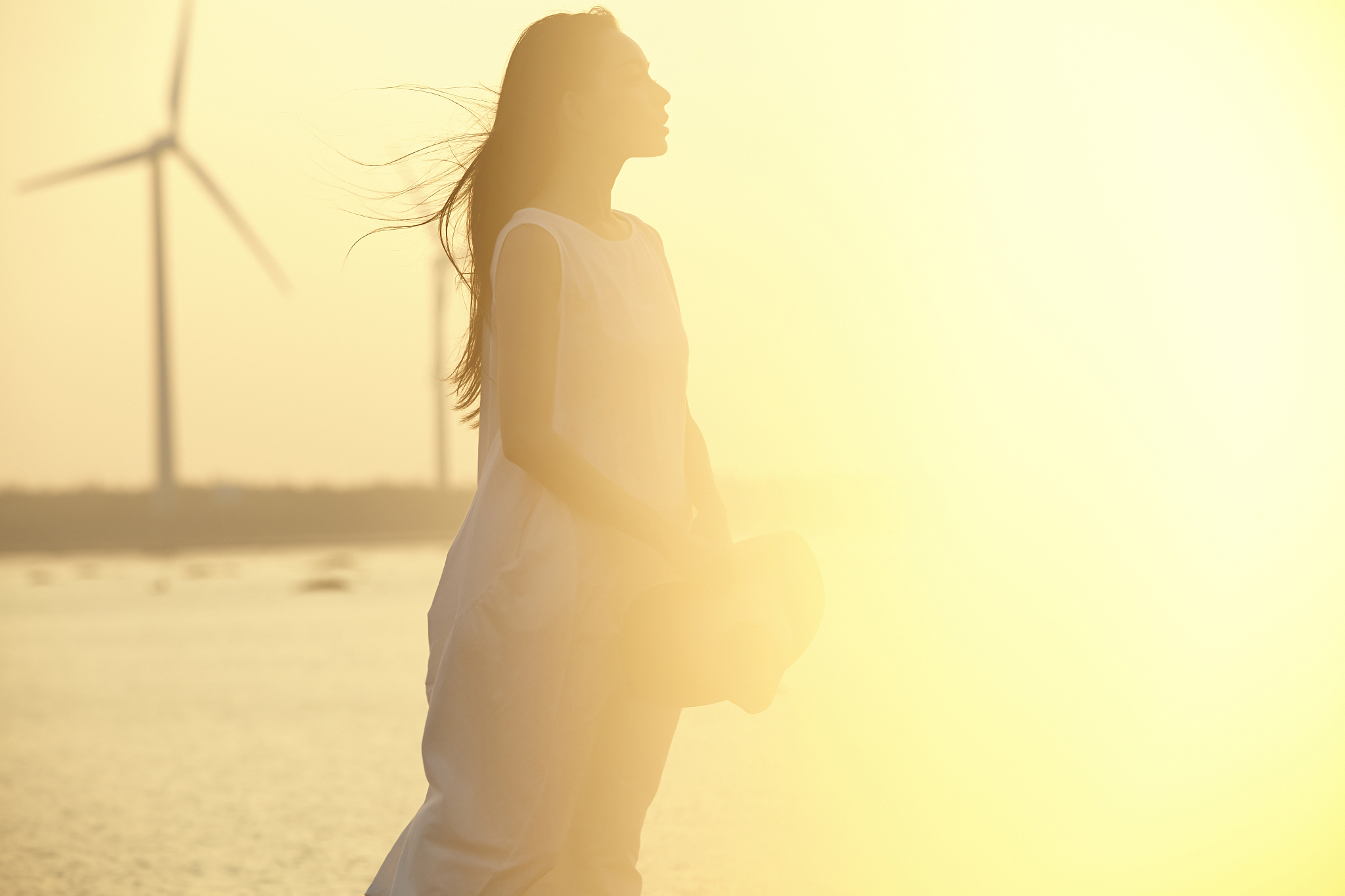 女人伟岸的含义：独立、自信、坚强