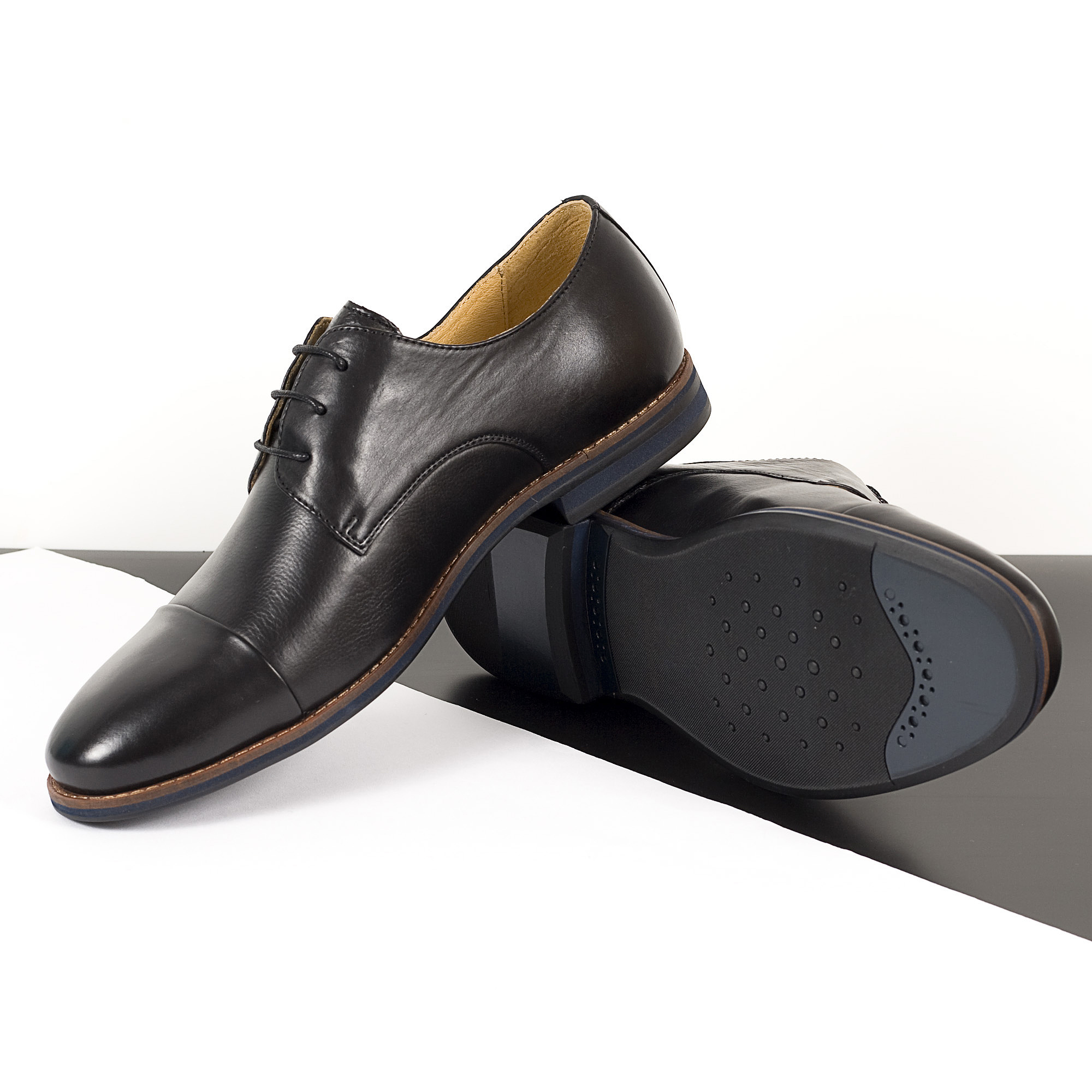 关于《卡丹路男鞋》的介绍每段需要用p标签分为三单段200字左右。