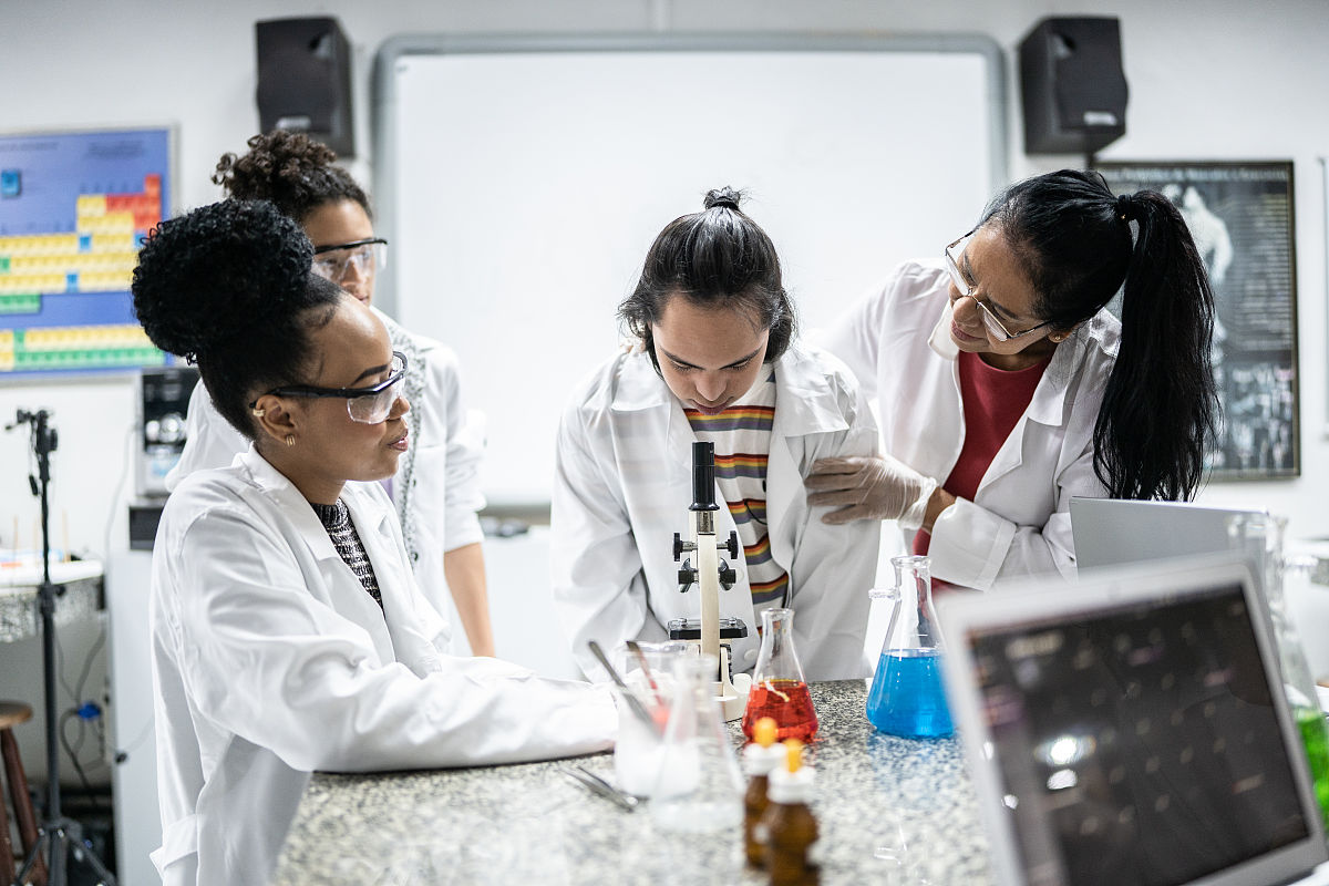 重庆卫生学校检验专业解析：优势、劣势及未来发展