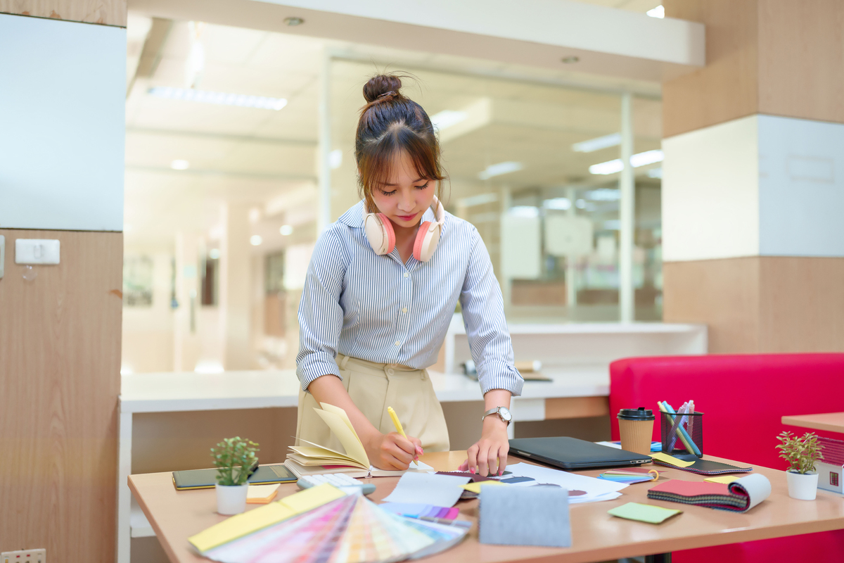 女性室内设计师的出路：学室内设计好找工作吗？