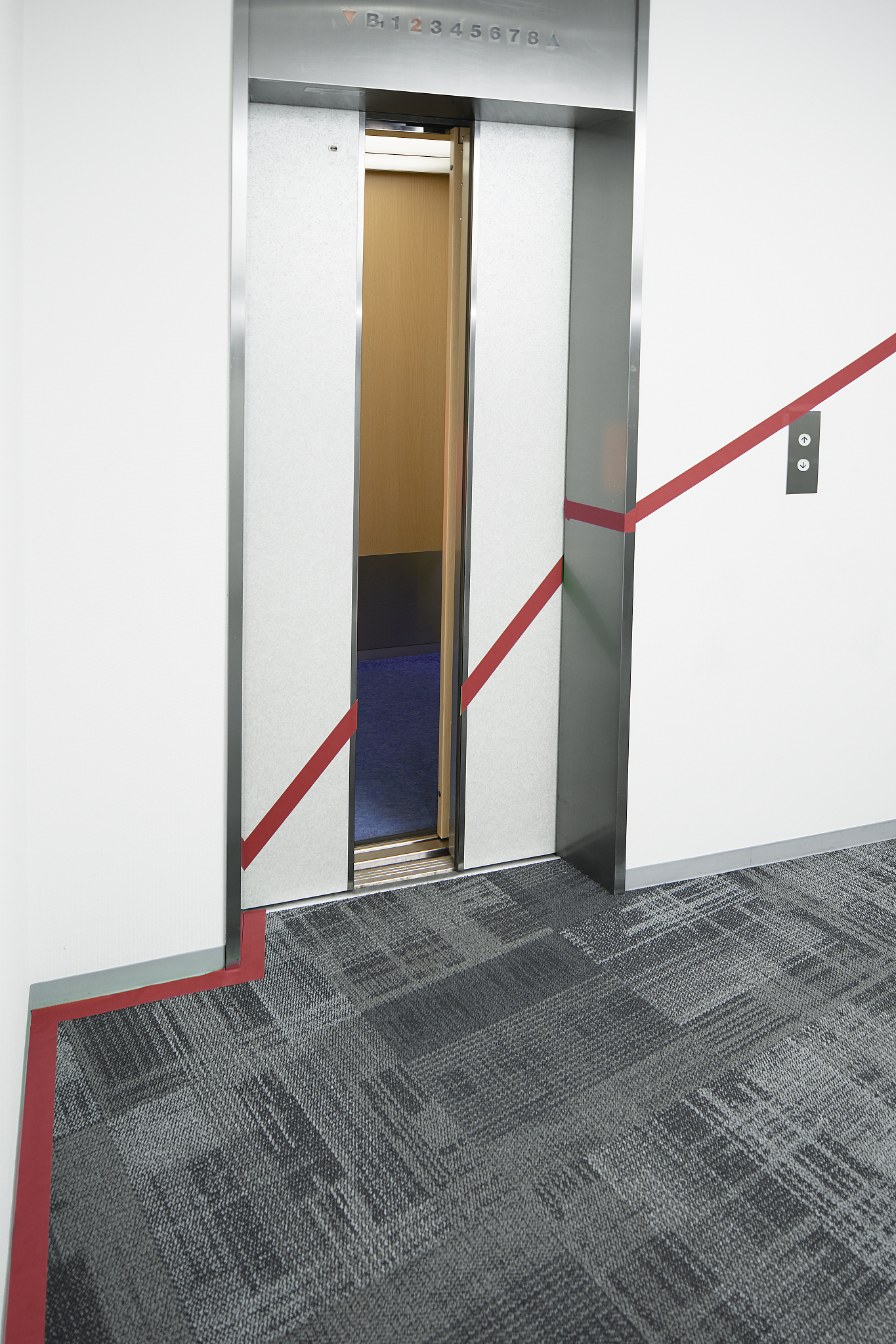 电梯东西面能开门吗