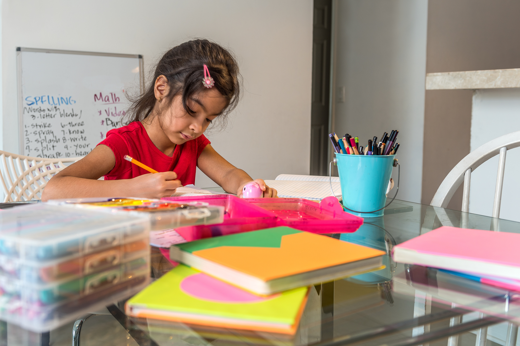 使用小学老师的口吻写篇1000字如何培养小学生的创造力？