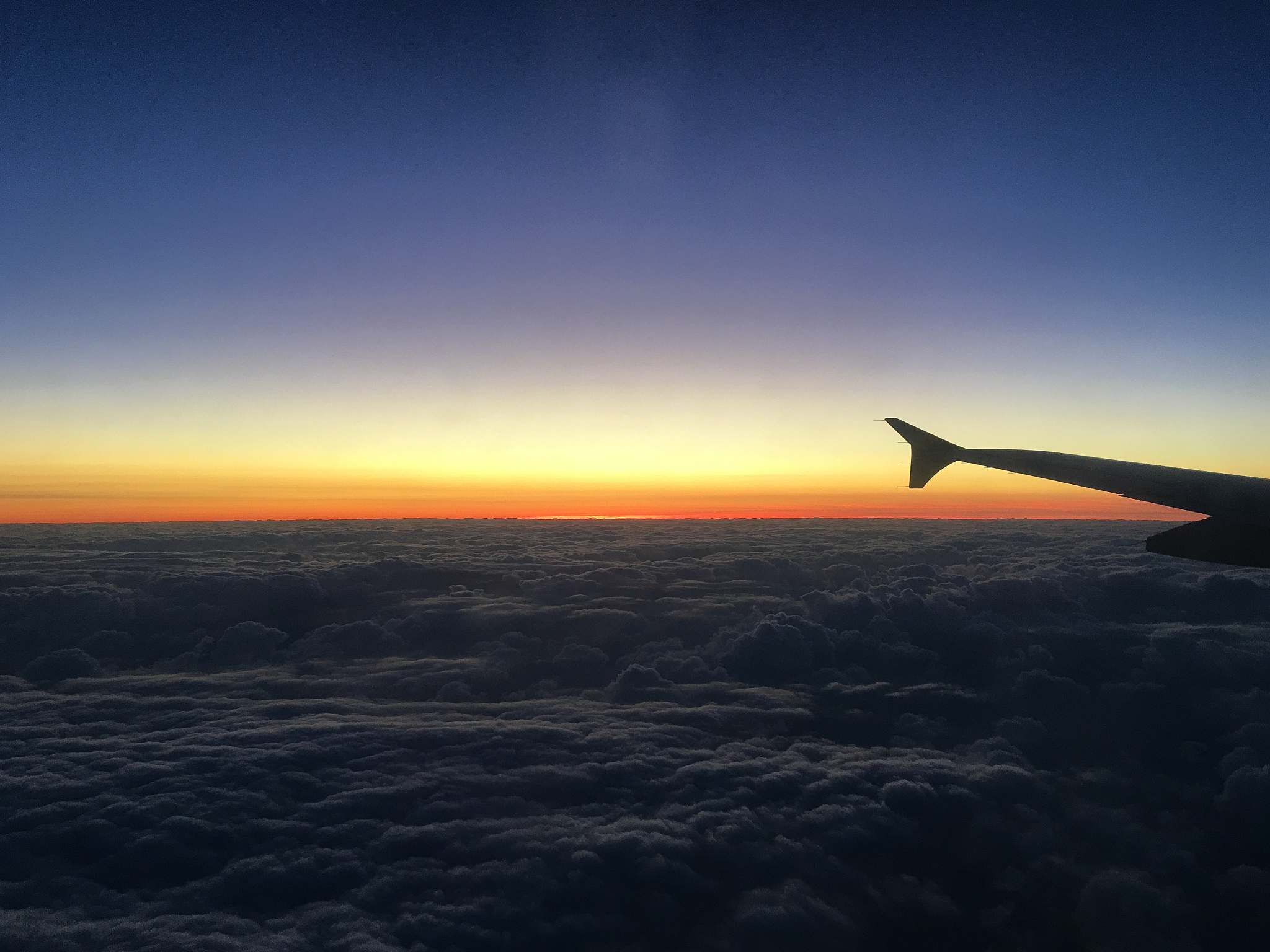 三万英尺高空看日出，体验梦幻旅程！