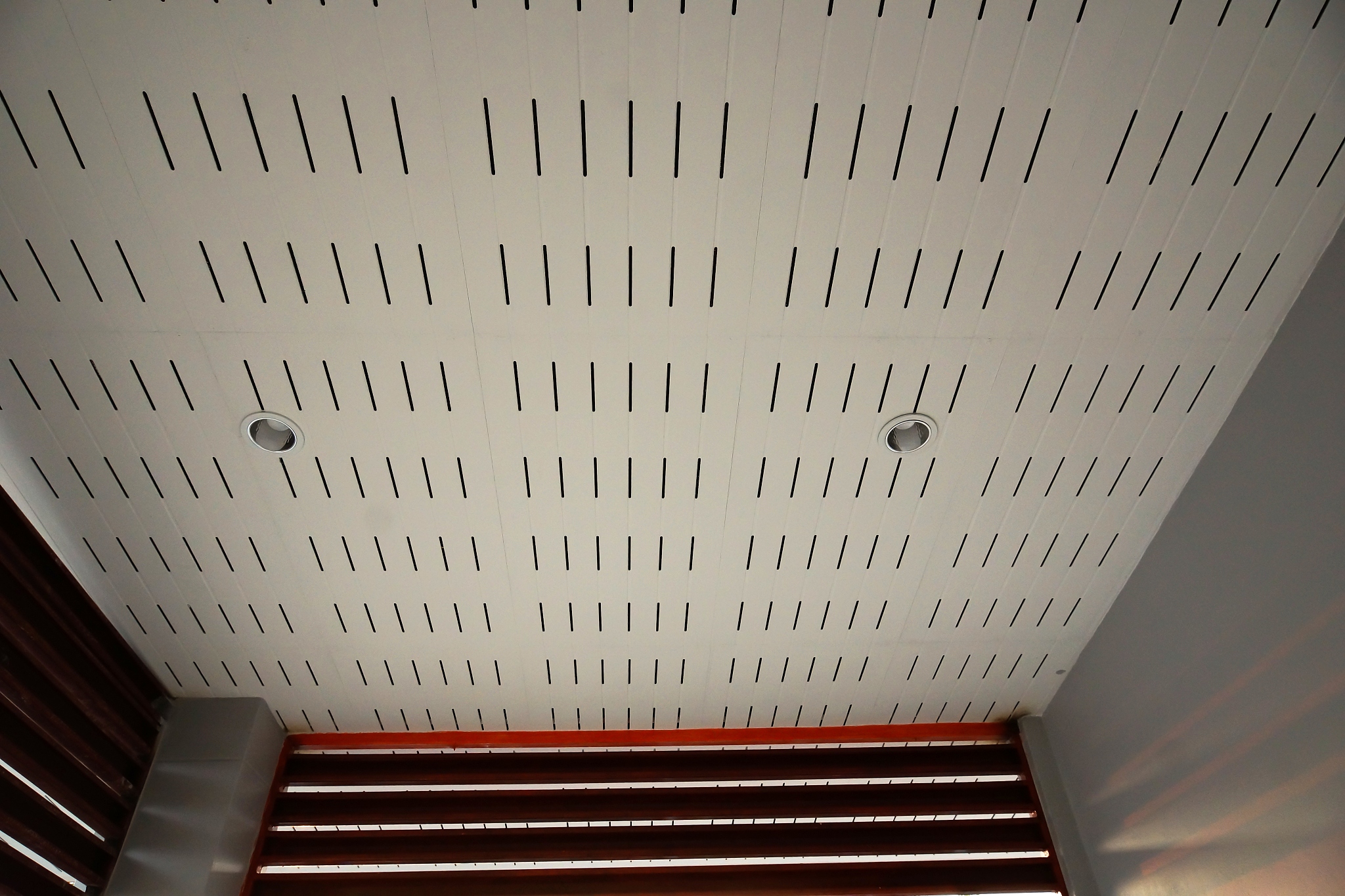 常见的金属板材吊顶有压型薄壁回答加拓展