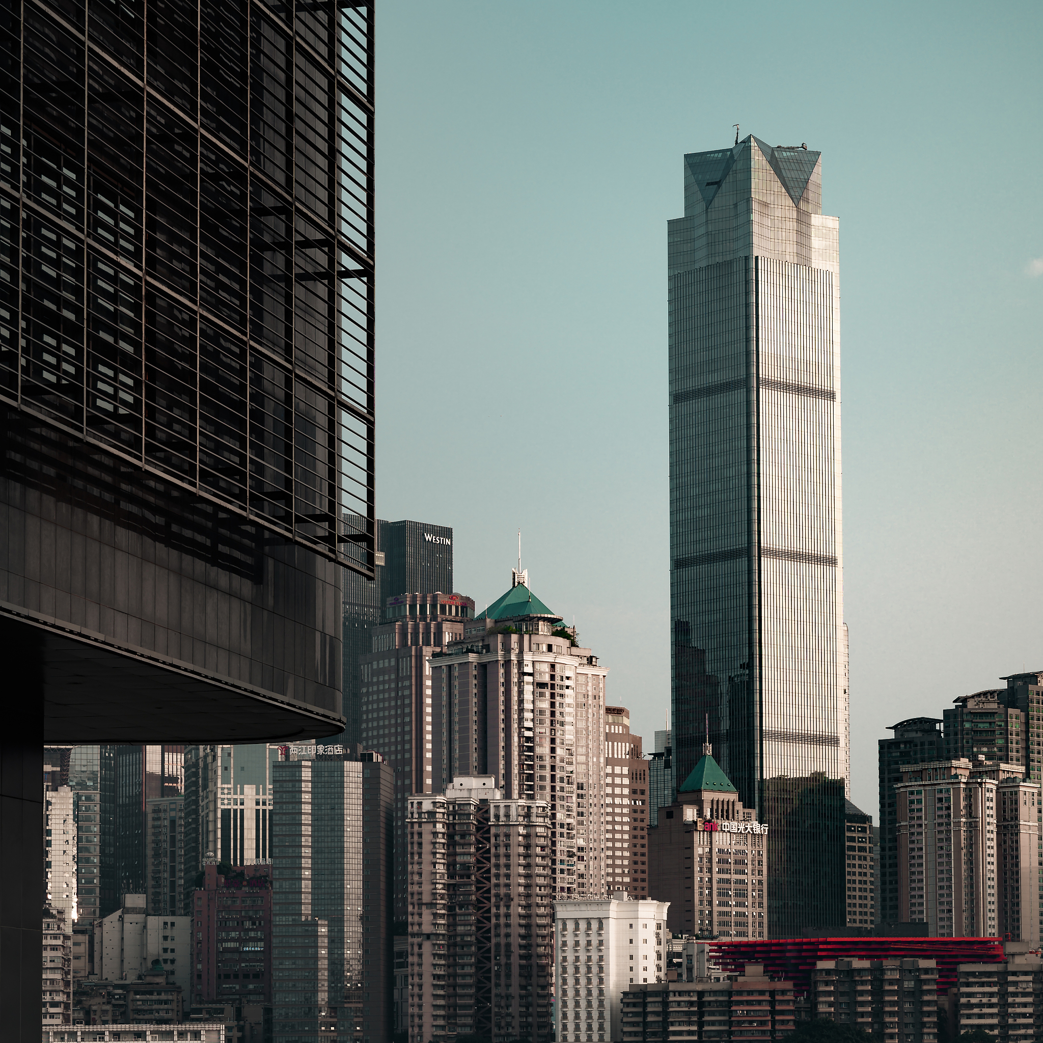 重庆中专学校专业：机电、建筑、商贸、文化艺术