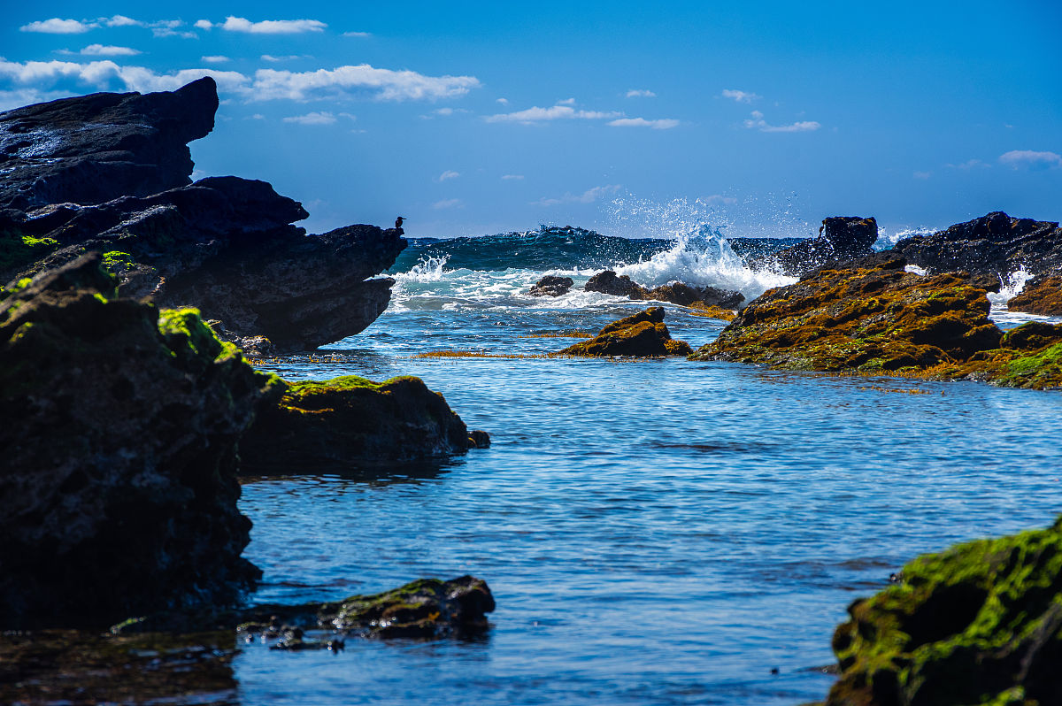 下面程序的功能function h= Rayleigh_singlePath1fdt fd：信道的最大多普勒频移 单位Hz t 信号的抽样时间序列抽样间隔单位s h为输出的瑞利信道函数是一个时间函数复序列 N=30; 假设的入射波数目 wm=2pifd; M=N4; 每象限的入射波数目即振荡器数目 Tc=zeros1lengtht; 信道函数的实部 T