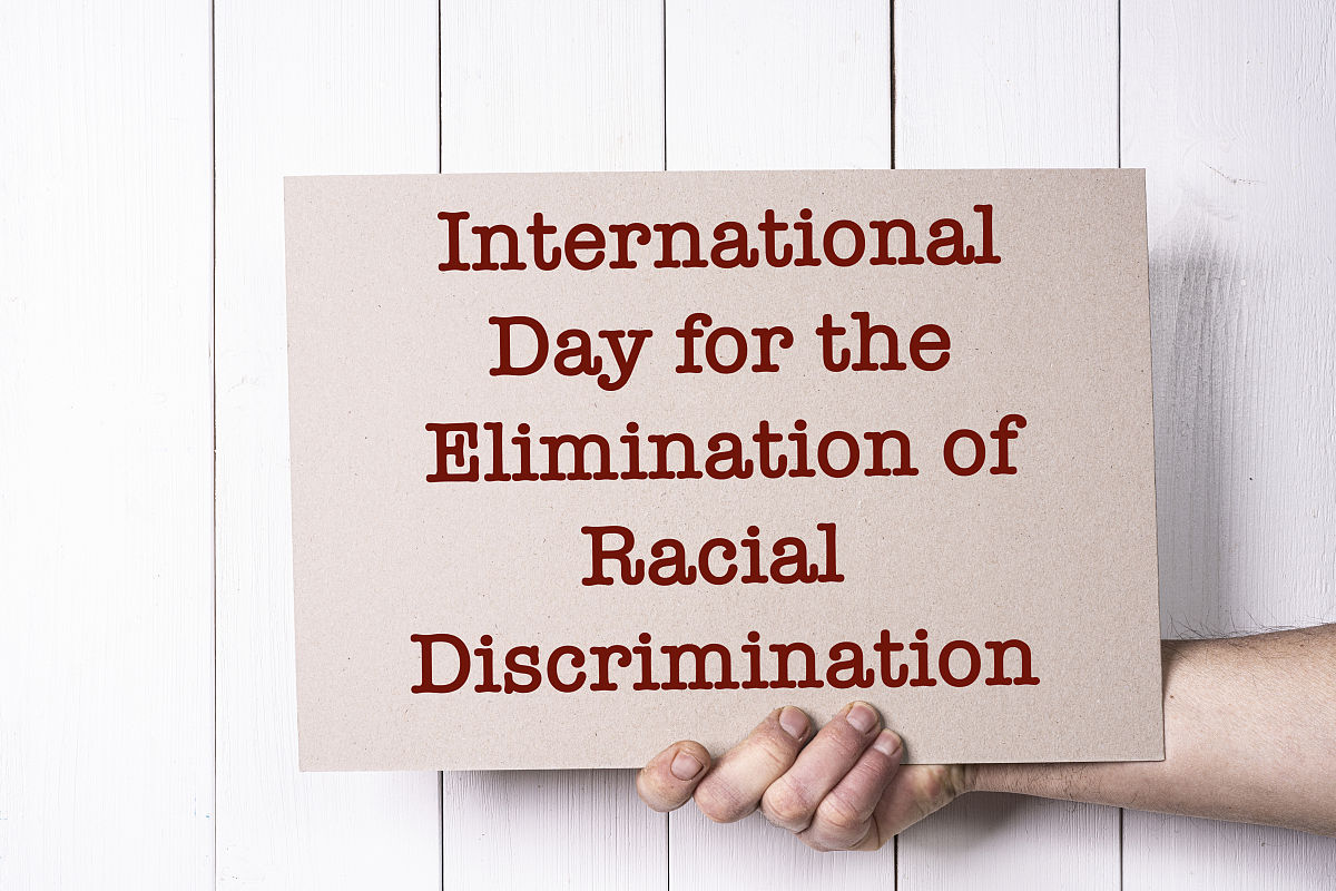 I want you to write a short story on the Topic DESCRIBE SOMEONE YOU KNOW WHO HAS RECENTLY MOVED TO A NEW PLACEThe Answer should include these informations No one I know is moving recently so I can onl