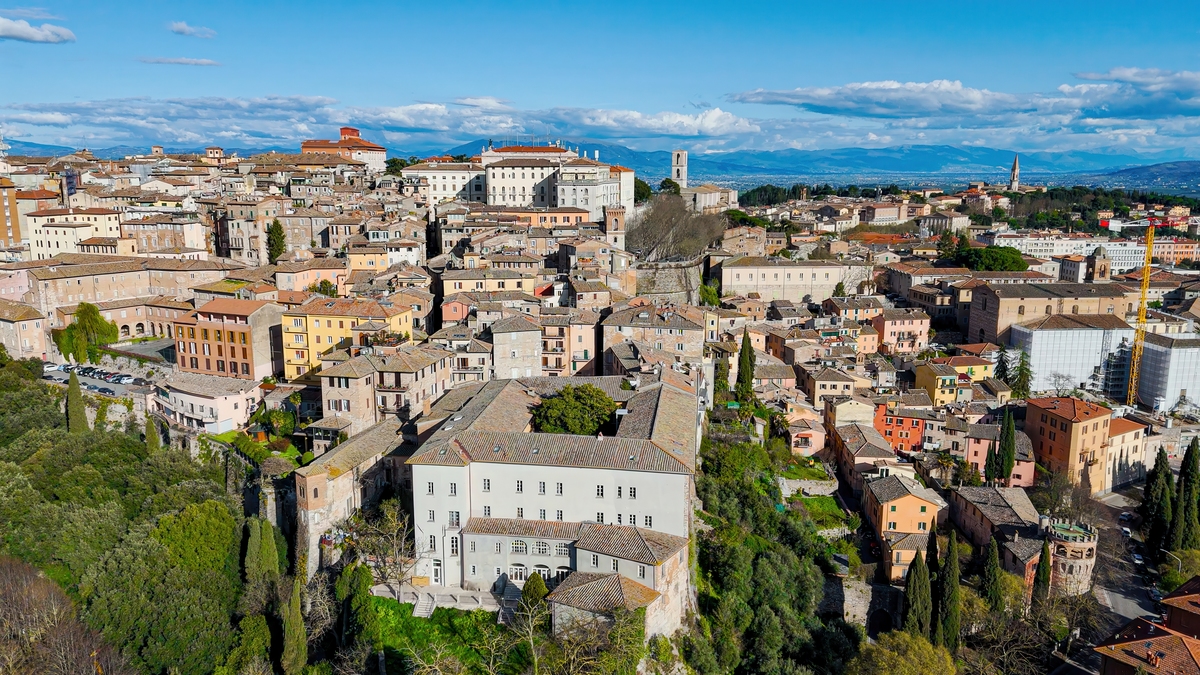 《聚集》: 当无神论哲学家面对宗教的黑暗面