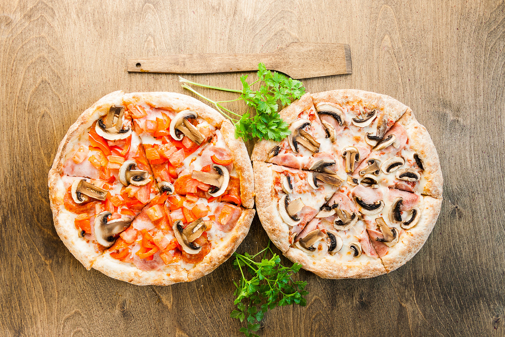 凤凰县育英民族学校是不是民办？热门专业有哪些