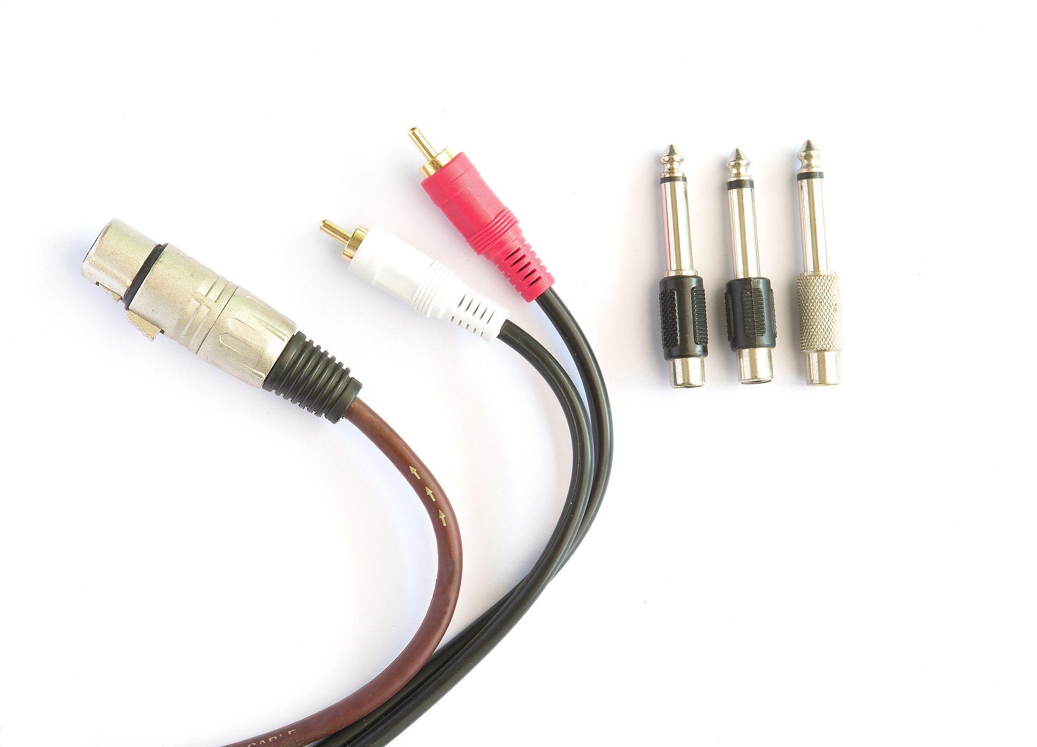 Connector Factory Seeking Partnership with [客户名] - Quality Cables, Speaker Systems & More